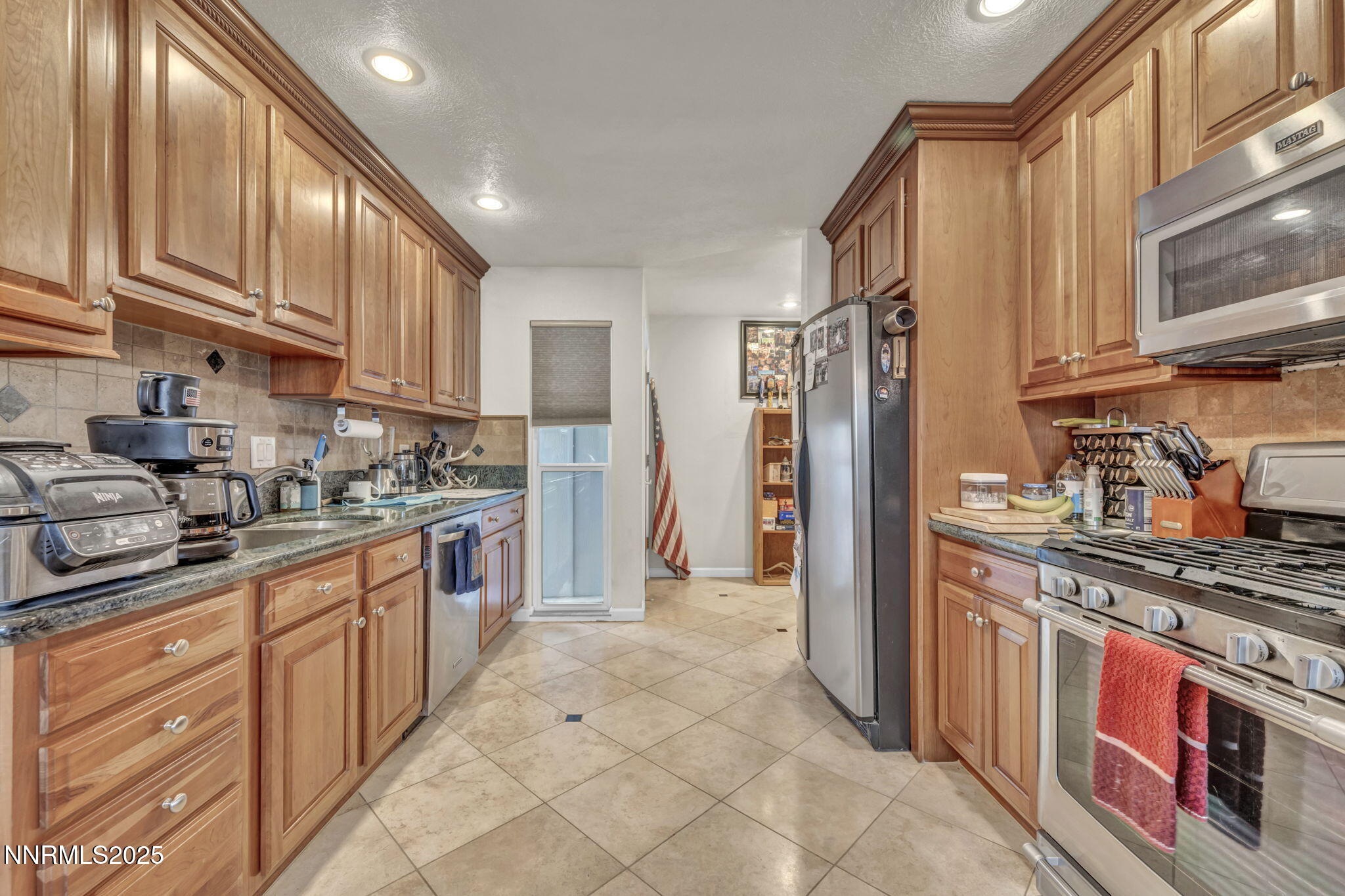 23-web-or-mls-2600-gellert-dr (1)