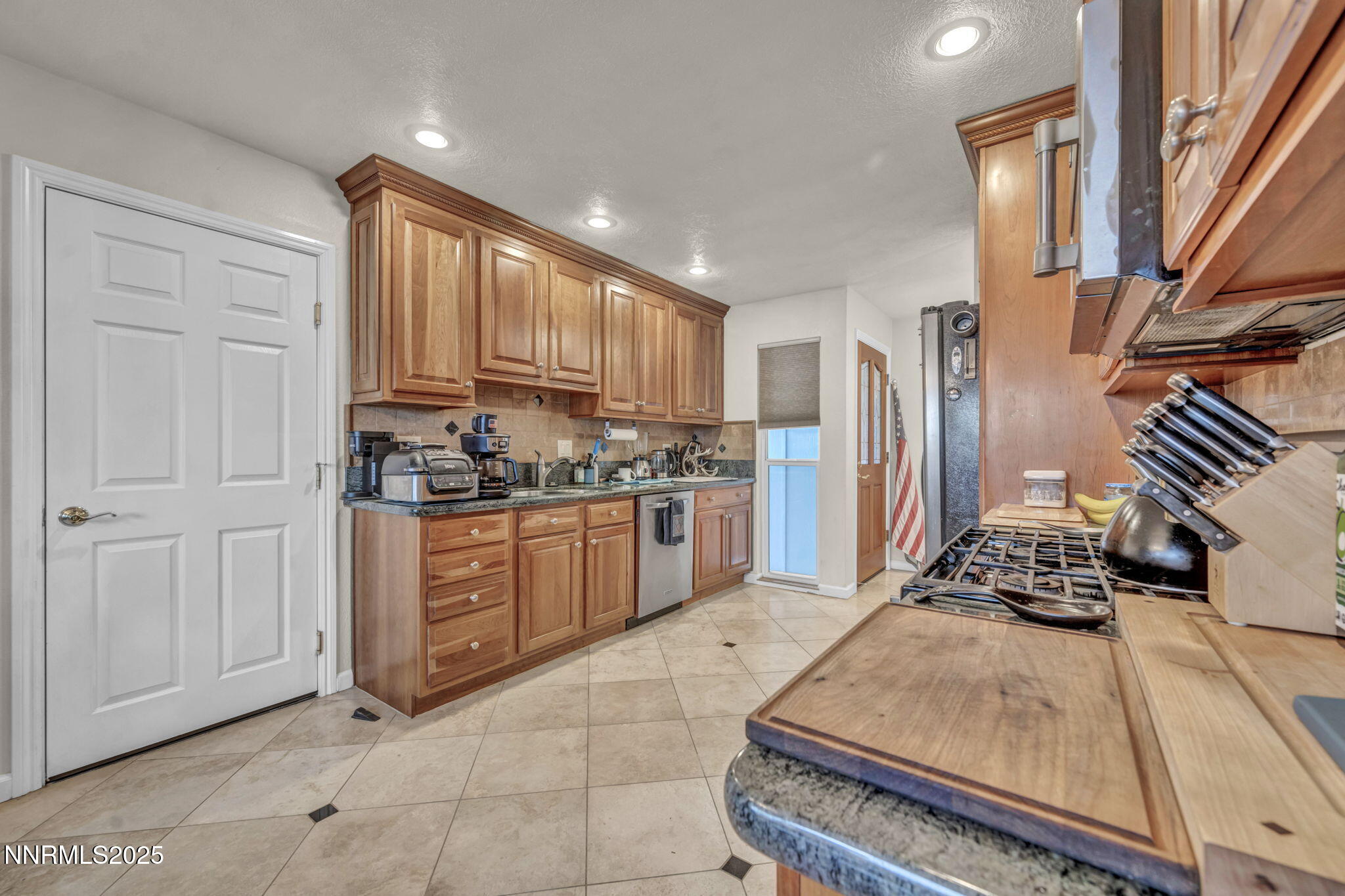 22-web-or-mls-2600-gellert-dr