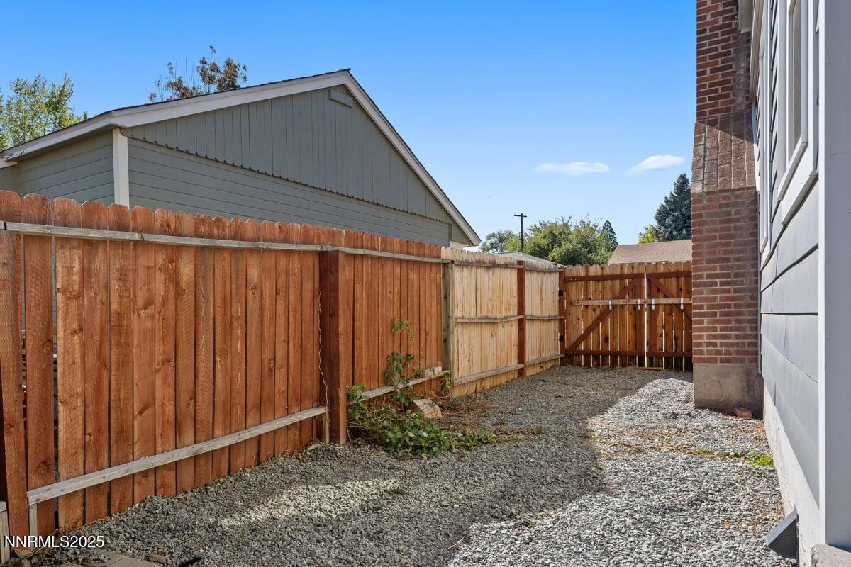 820 Stoker Ave Reno NV 89503 33 of 52