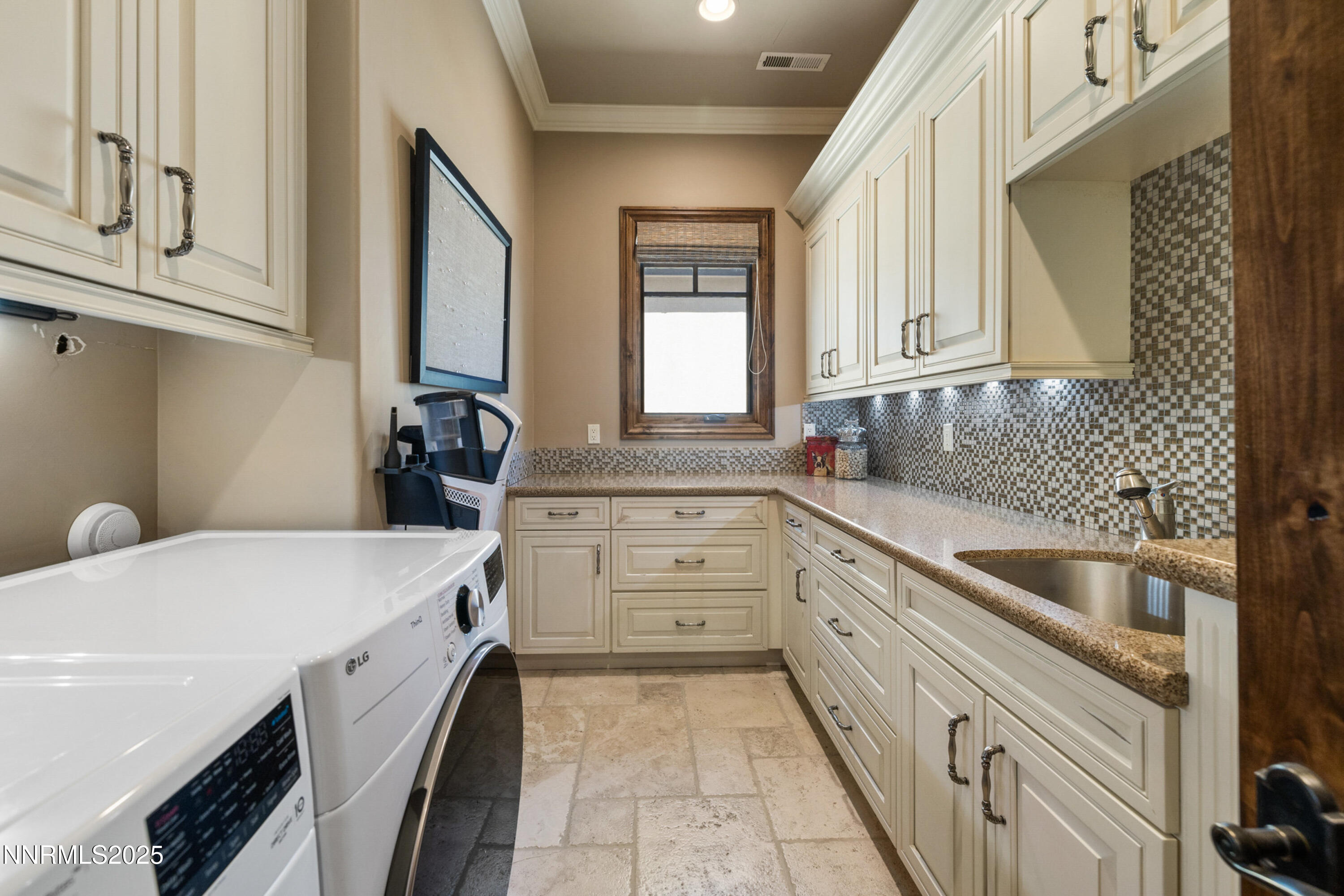 048_48-print-5775_lausanne-25_276