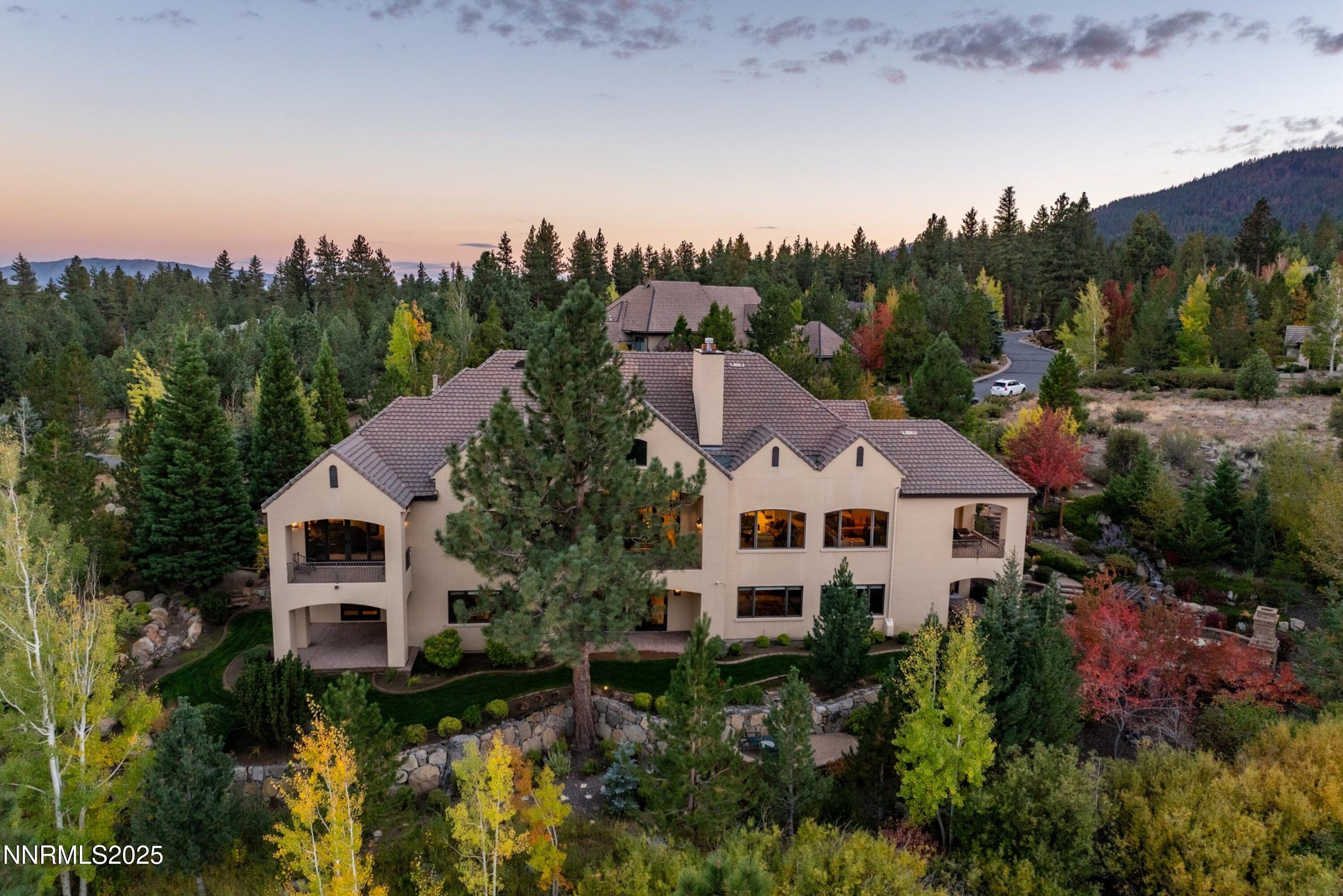 hidden-074_10-print-5775_lausanne_dr_dro