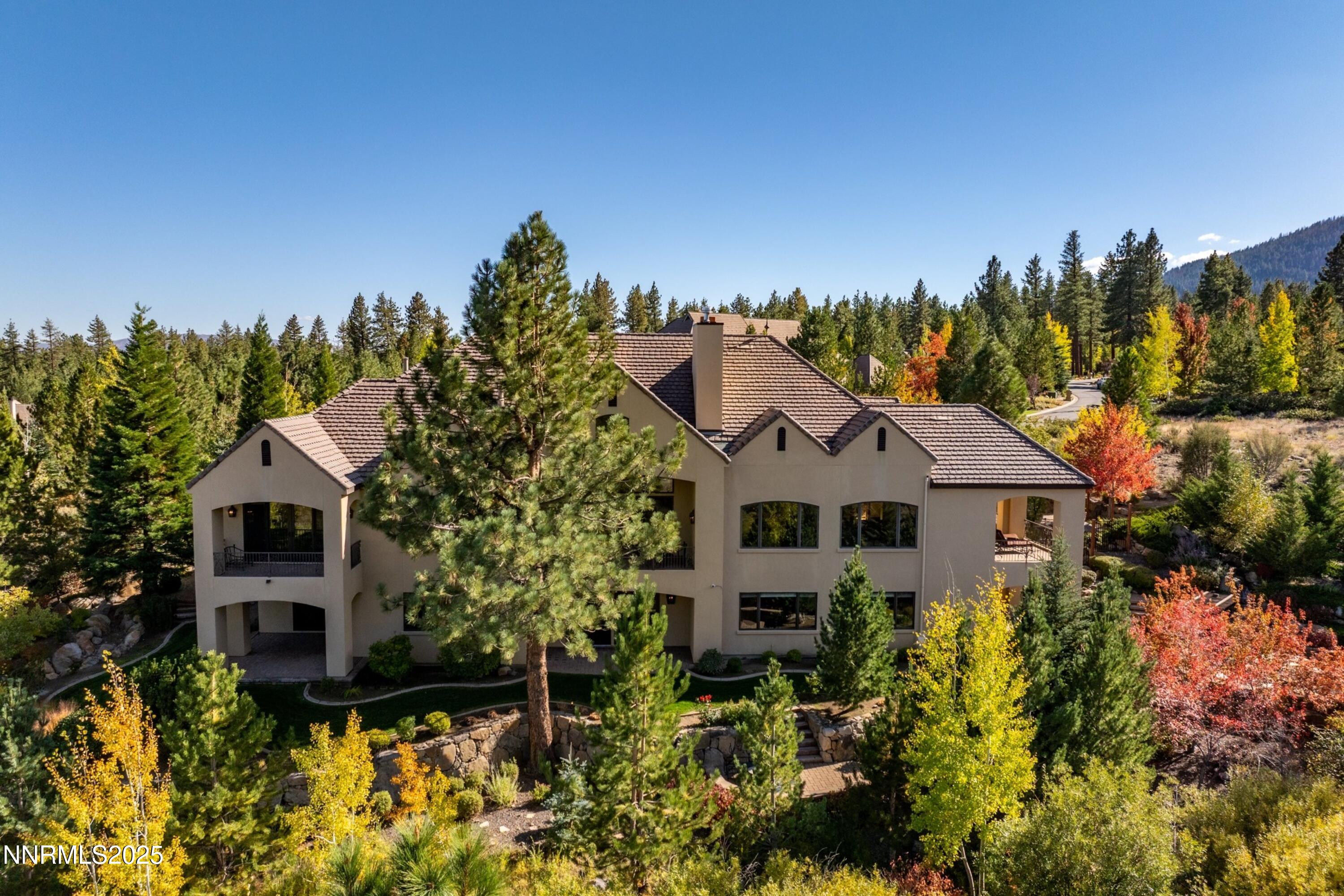 hidden-079_5-print-5775_lausanne_dr_dron