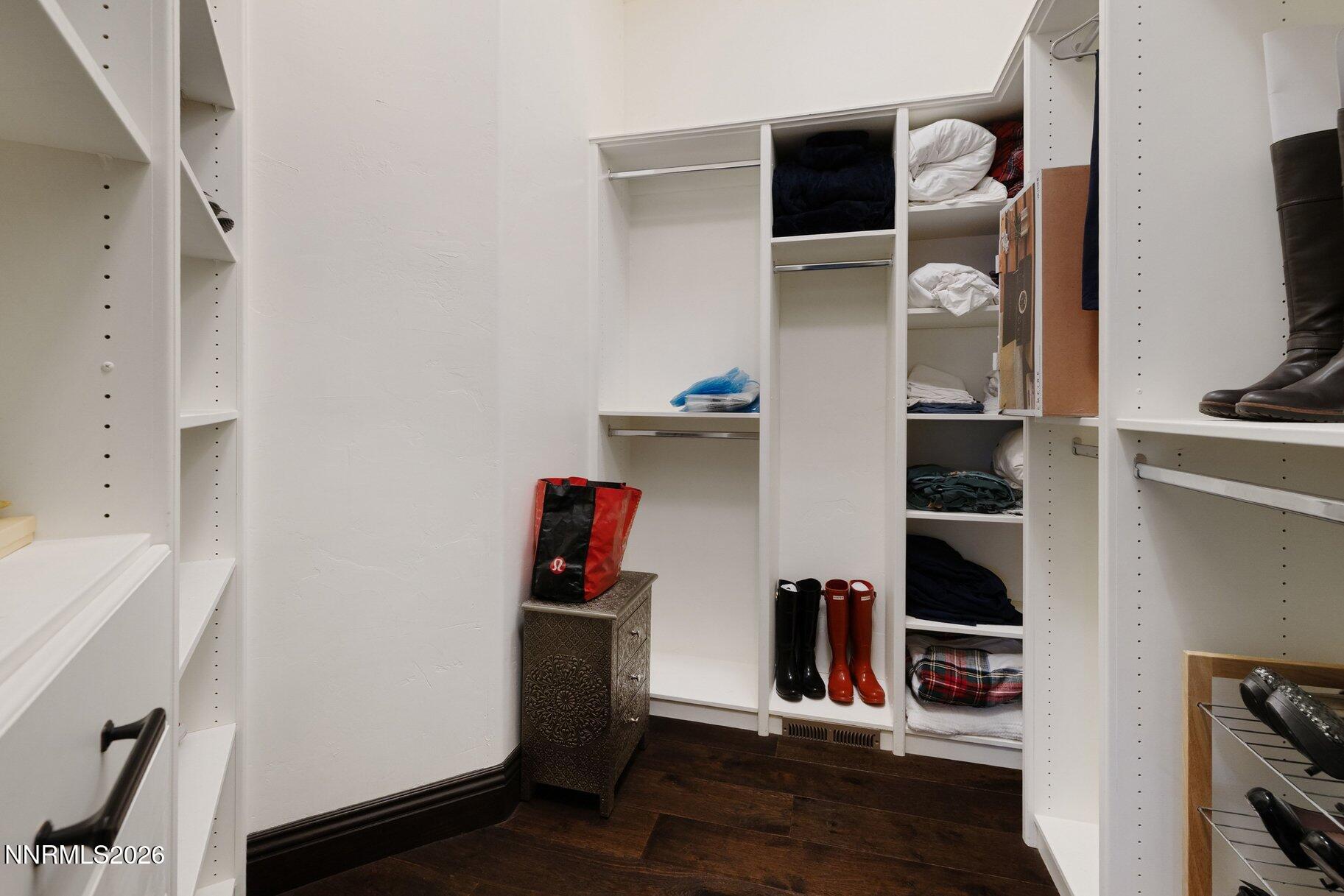 034_40-print-12910_silver_wolf-30_207