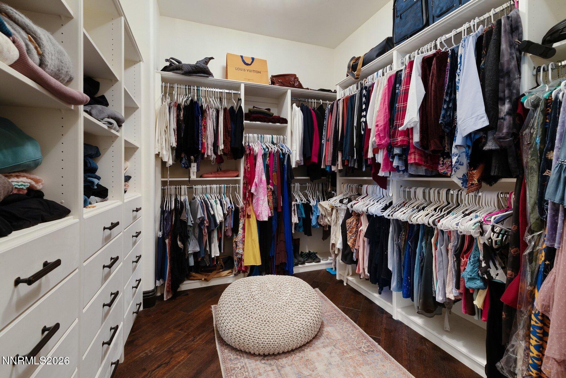 032_38-print-12910_silver_wolf-29_828