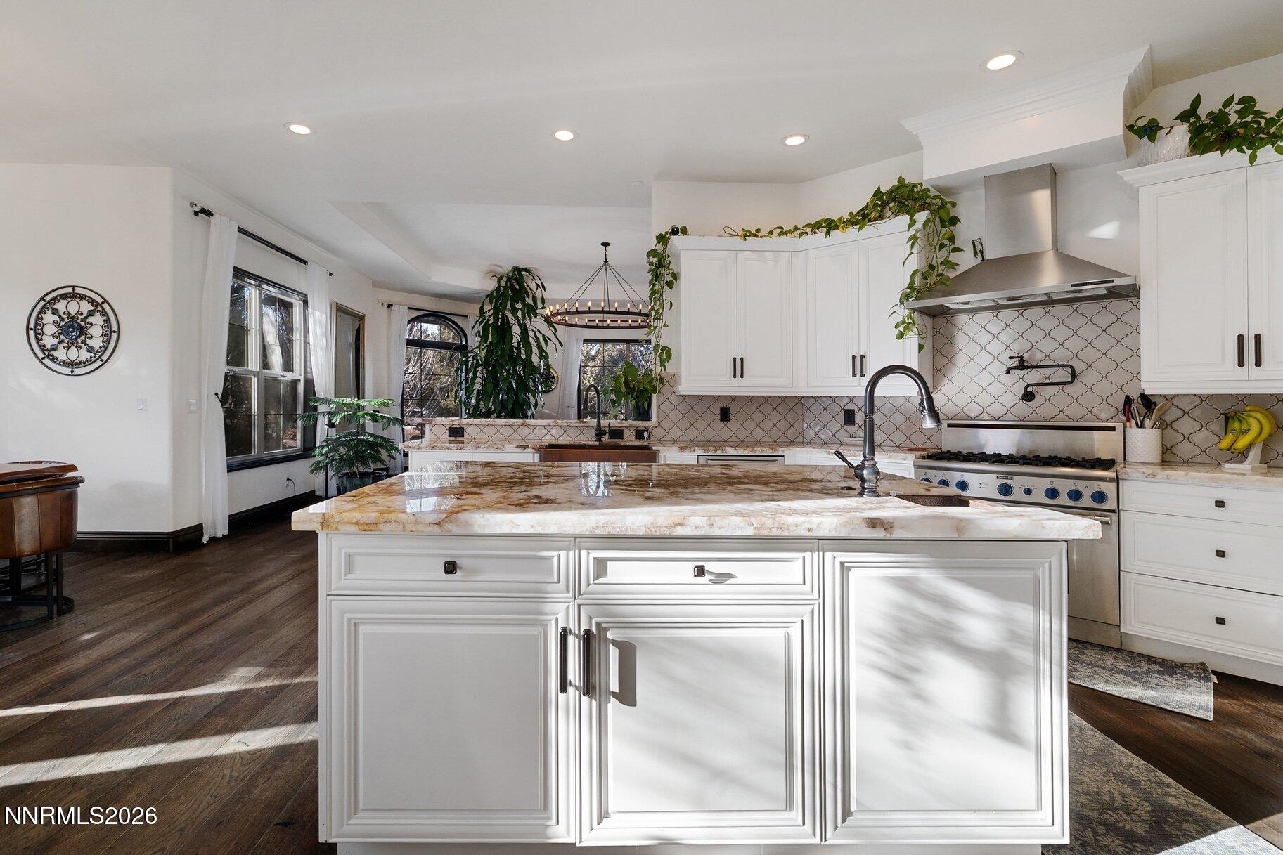 015_21-print-12910_silver_wolf-11_447