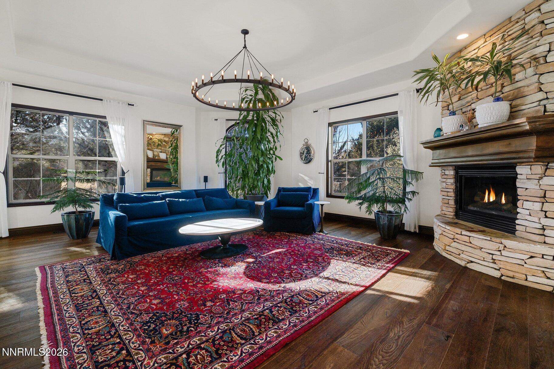 006_15-print-12910_silver_wolf-5_278