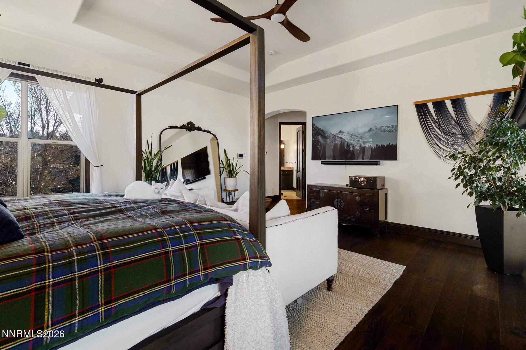 033_39-print-12910_silver_wolf-28_737