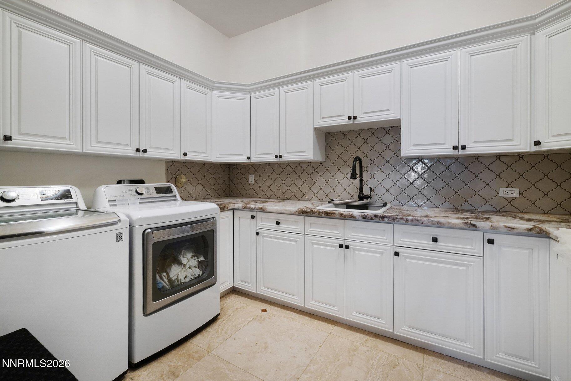 050_57-print-12910_silver_wolf-47_667