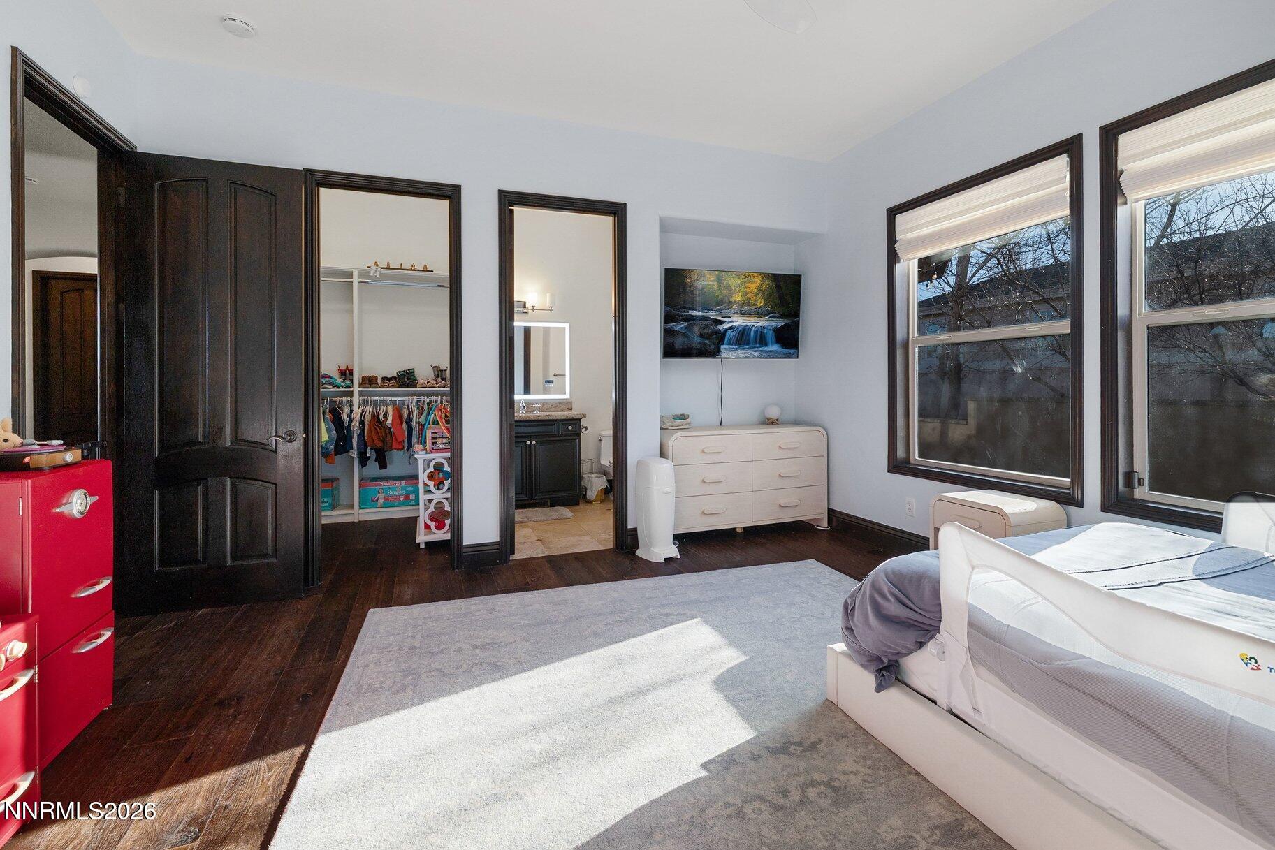 031_37-print-12910_silver_wolf-25_198