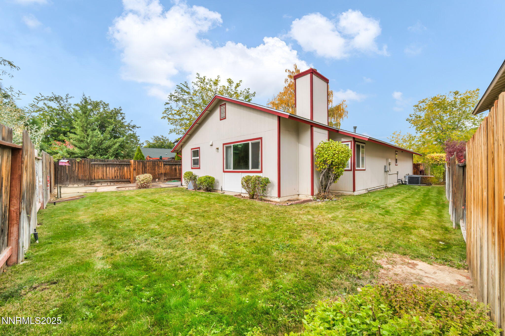 10-web-or-mls-1194-ambassador-dr