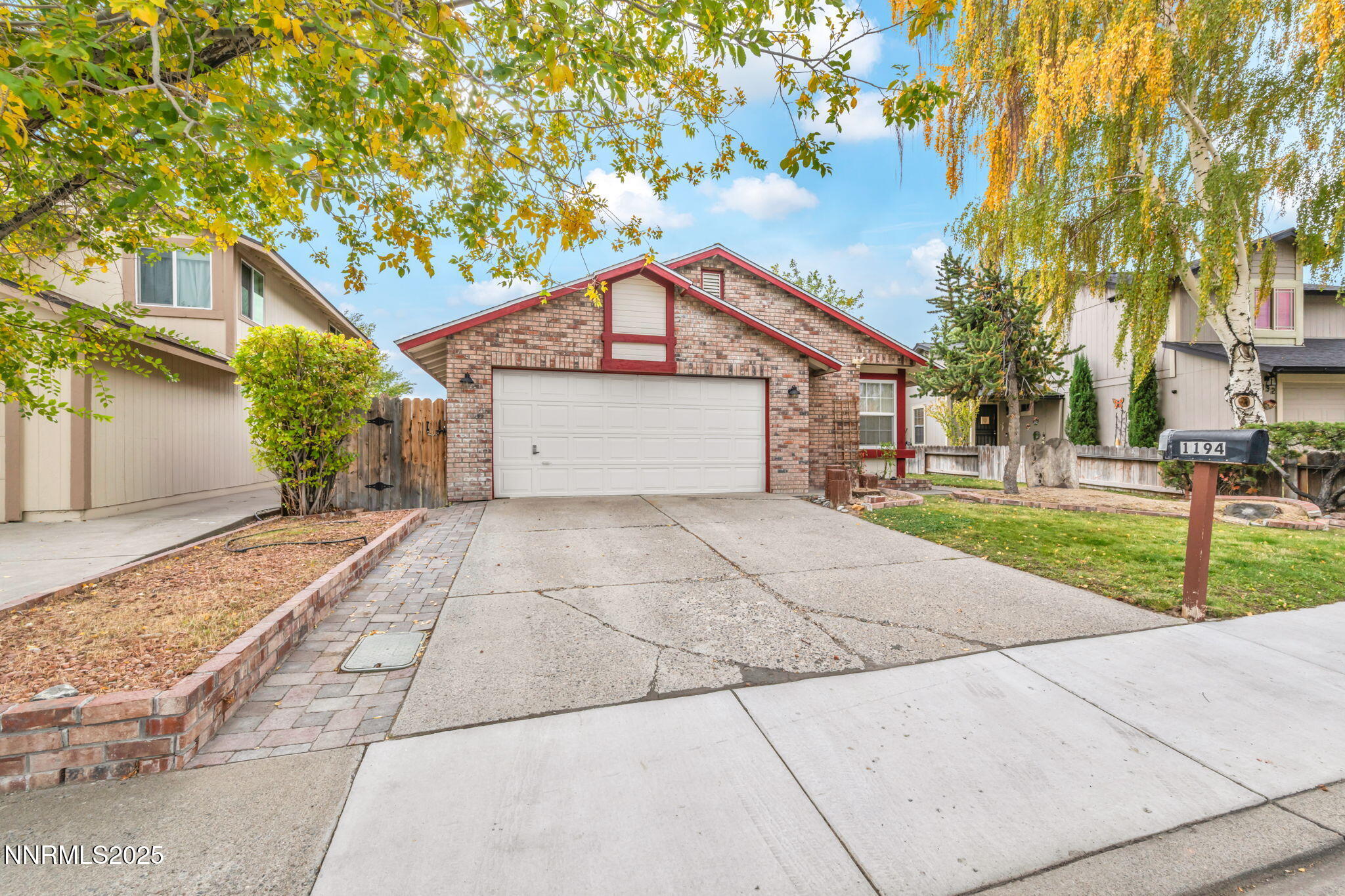 2-web-or-mls-1194-ambassador-dr