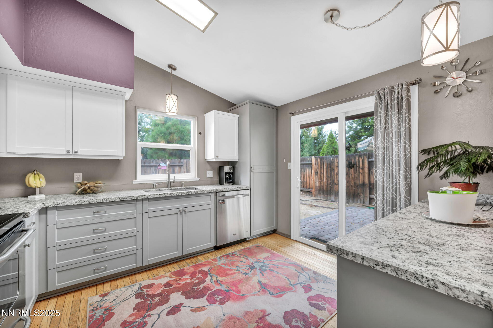 18-web-or-mls-1194-ambassador-dr