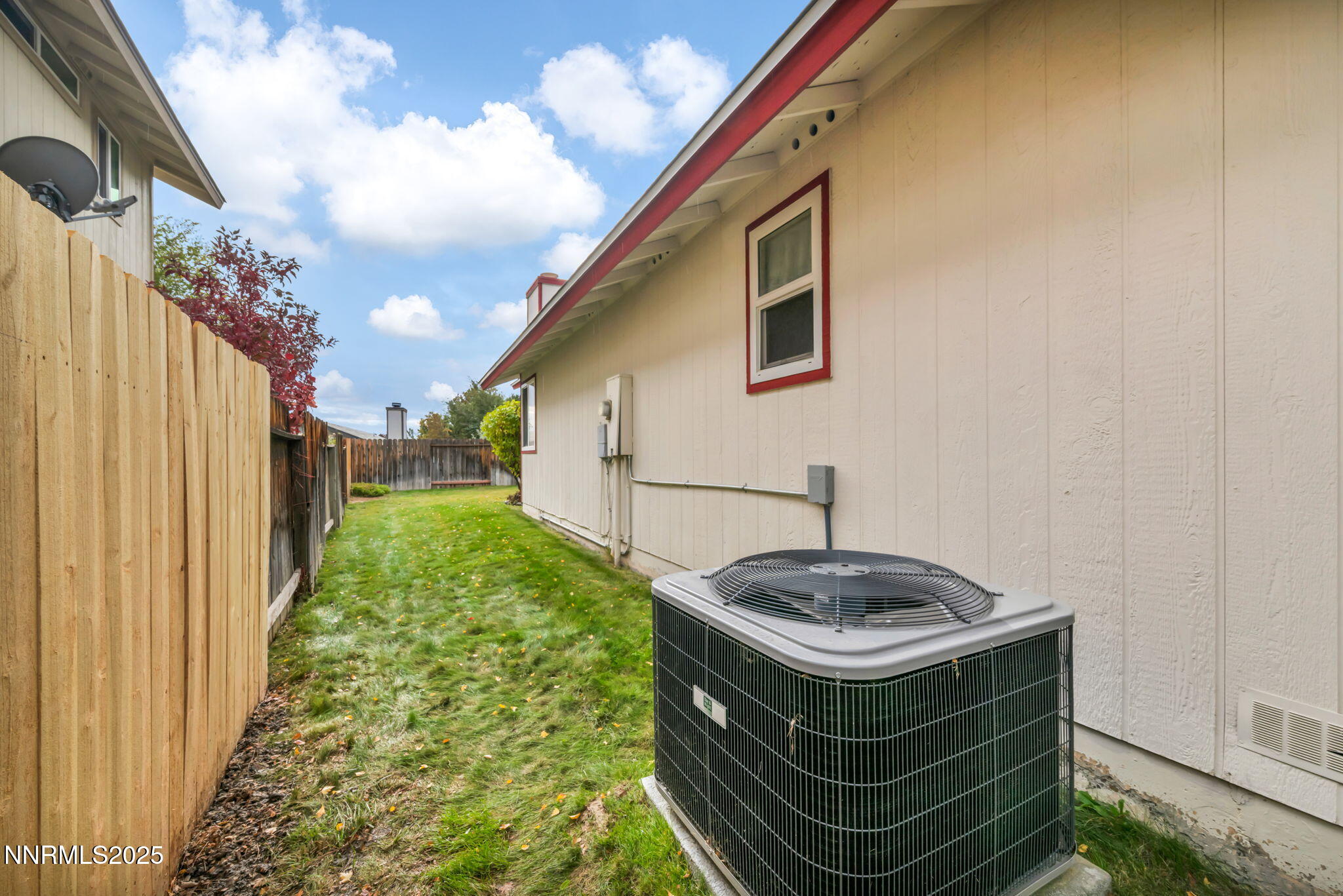 14-web-or-mls-1194-ambassador-dr