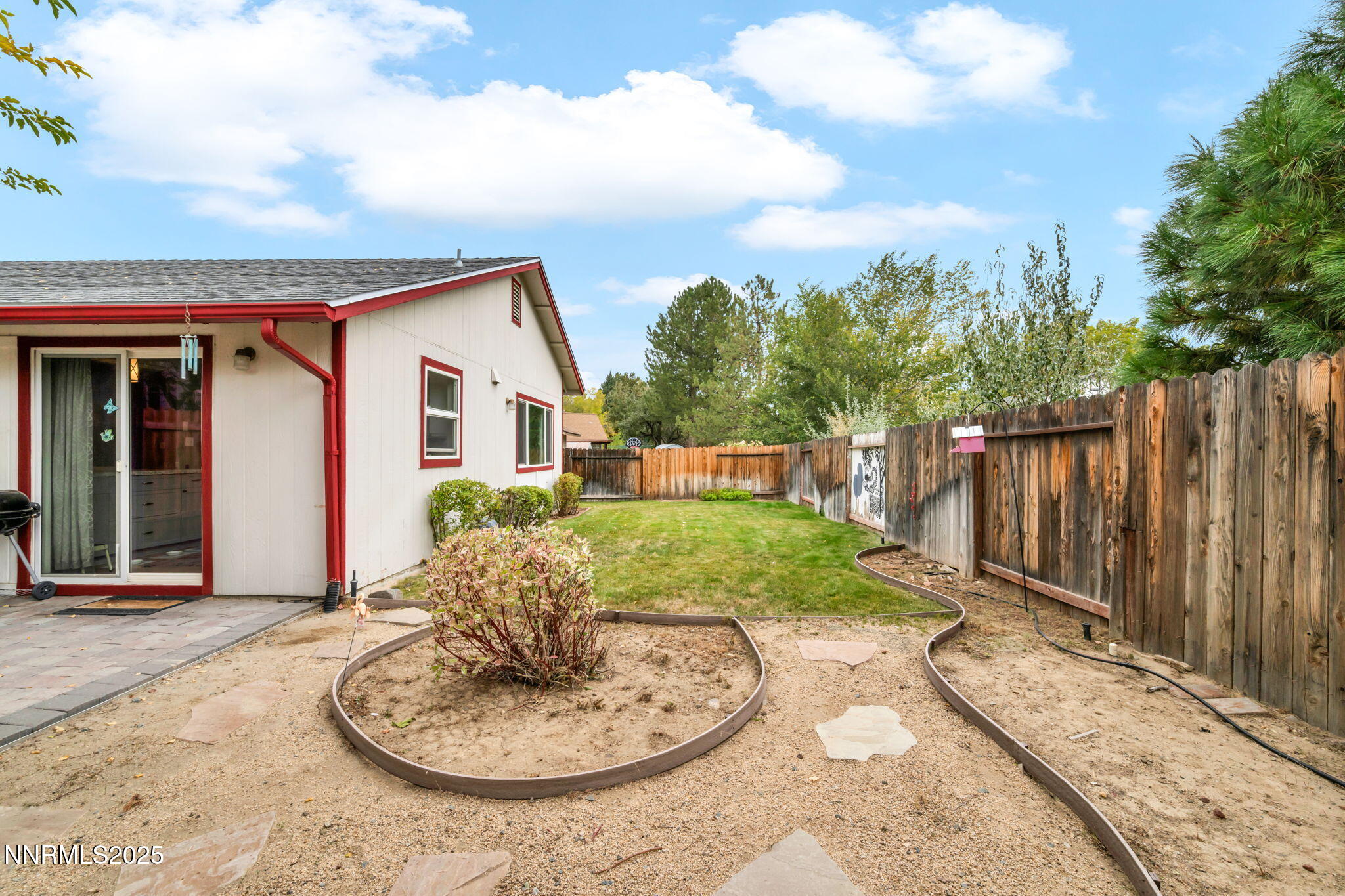 8-web-or-mls-1194-ambassador-dr