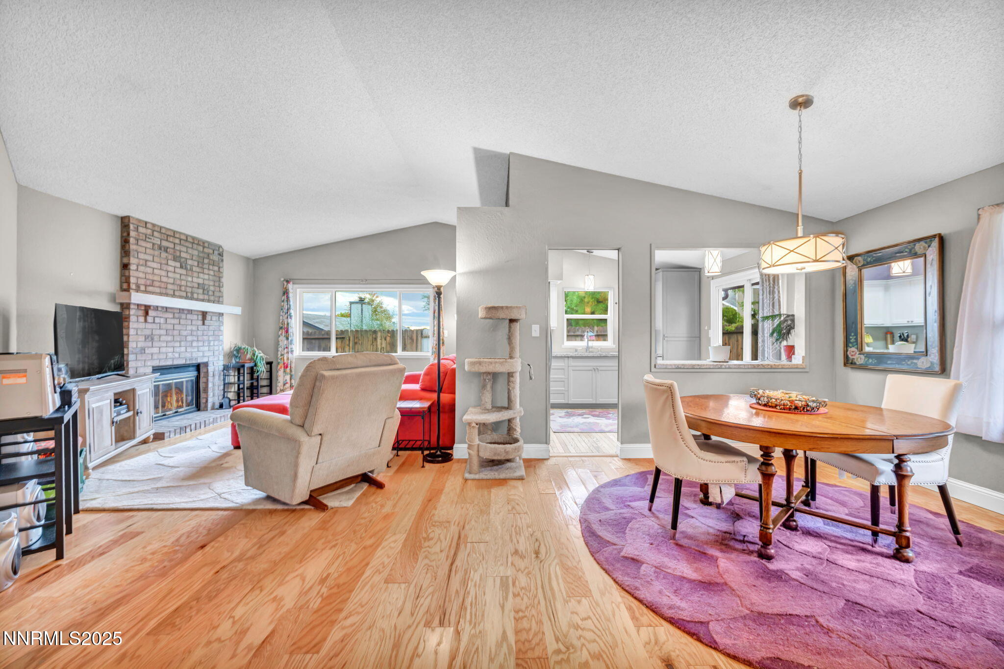 44-web-or-mls-1194-ambassador-dr