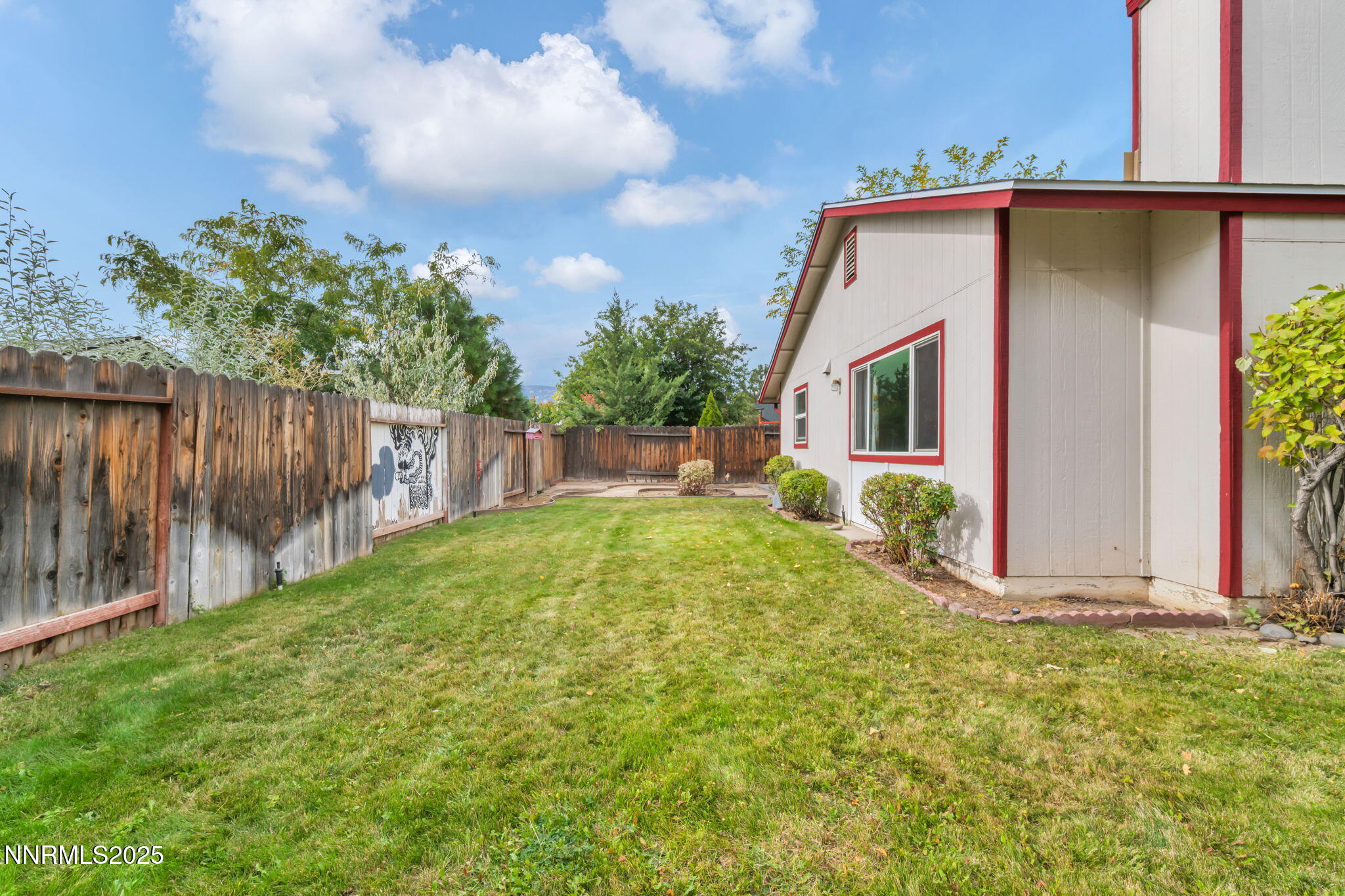 11-web-or-mls-1194-ambassador-dr