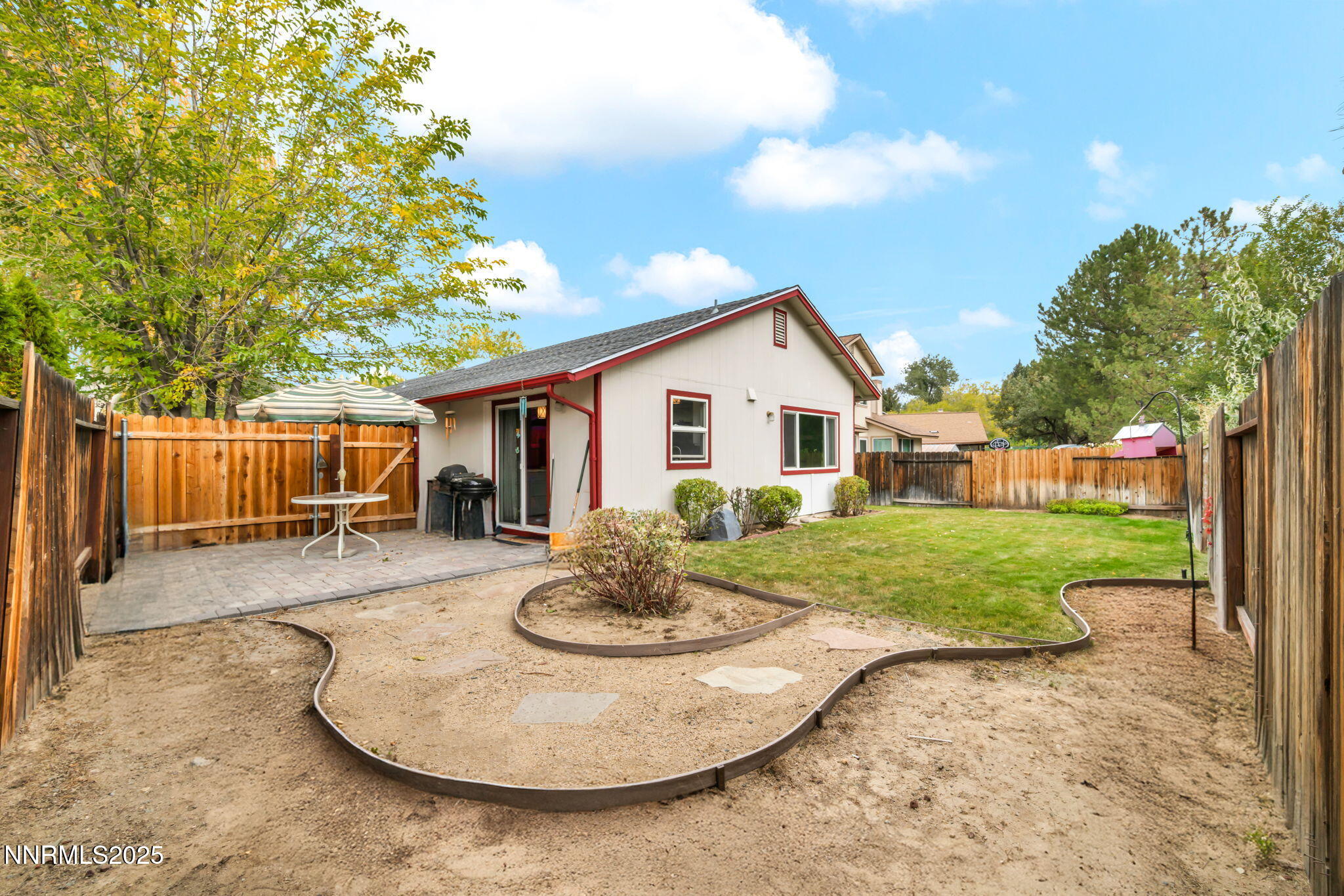 9-web-or-mls-1194-ambassador-dr