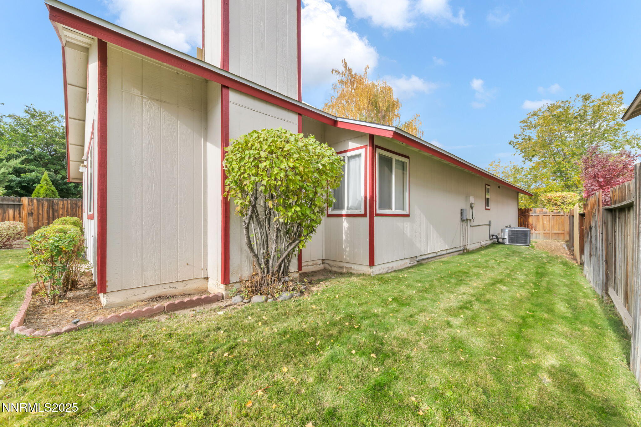 13-web-or-mls-1194-ambassador-dr