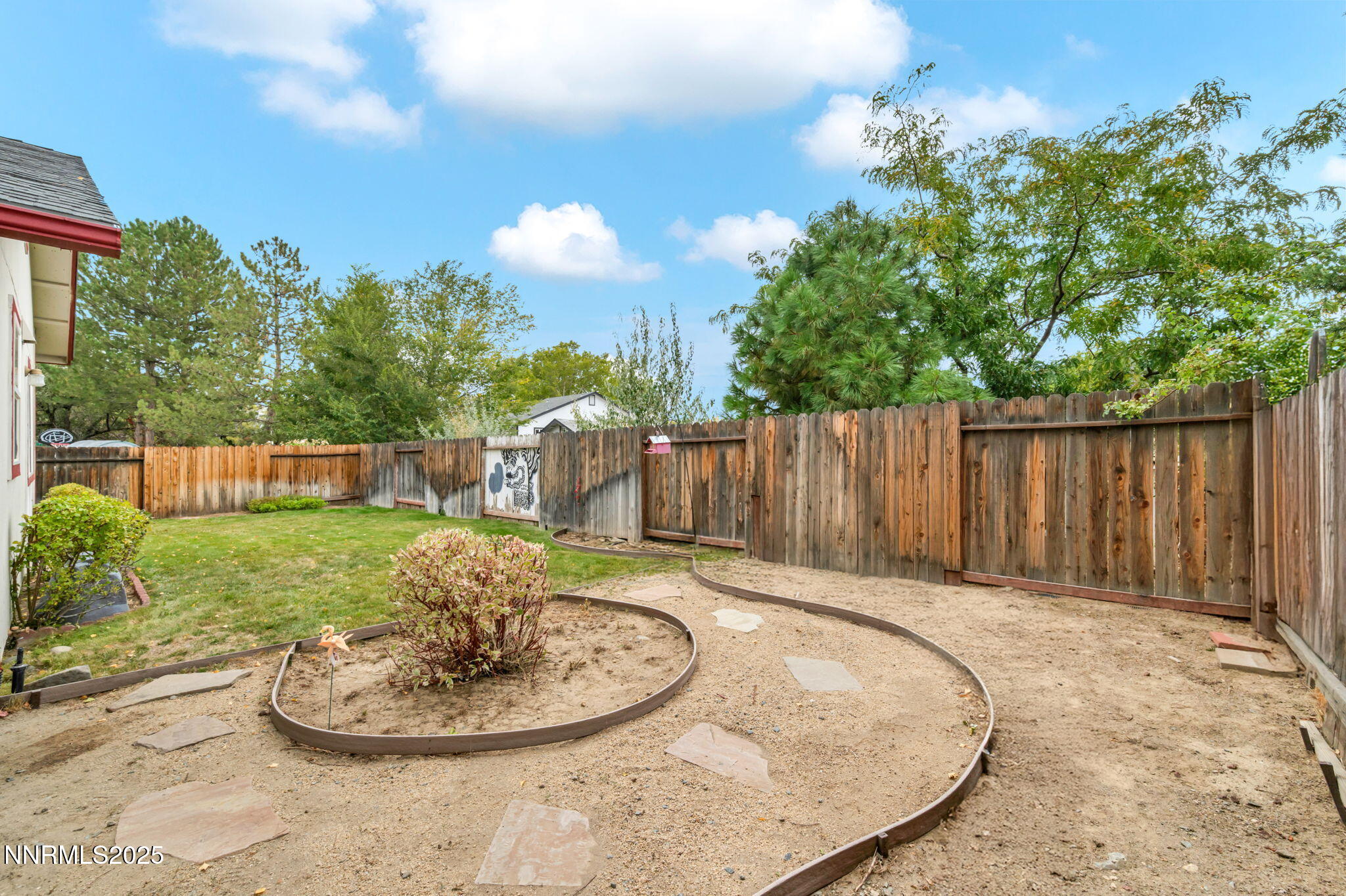 7-web-or-mls-1194-ambassador-dr