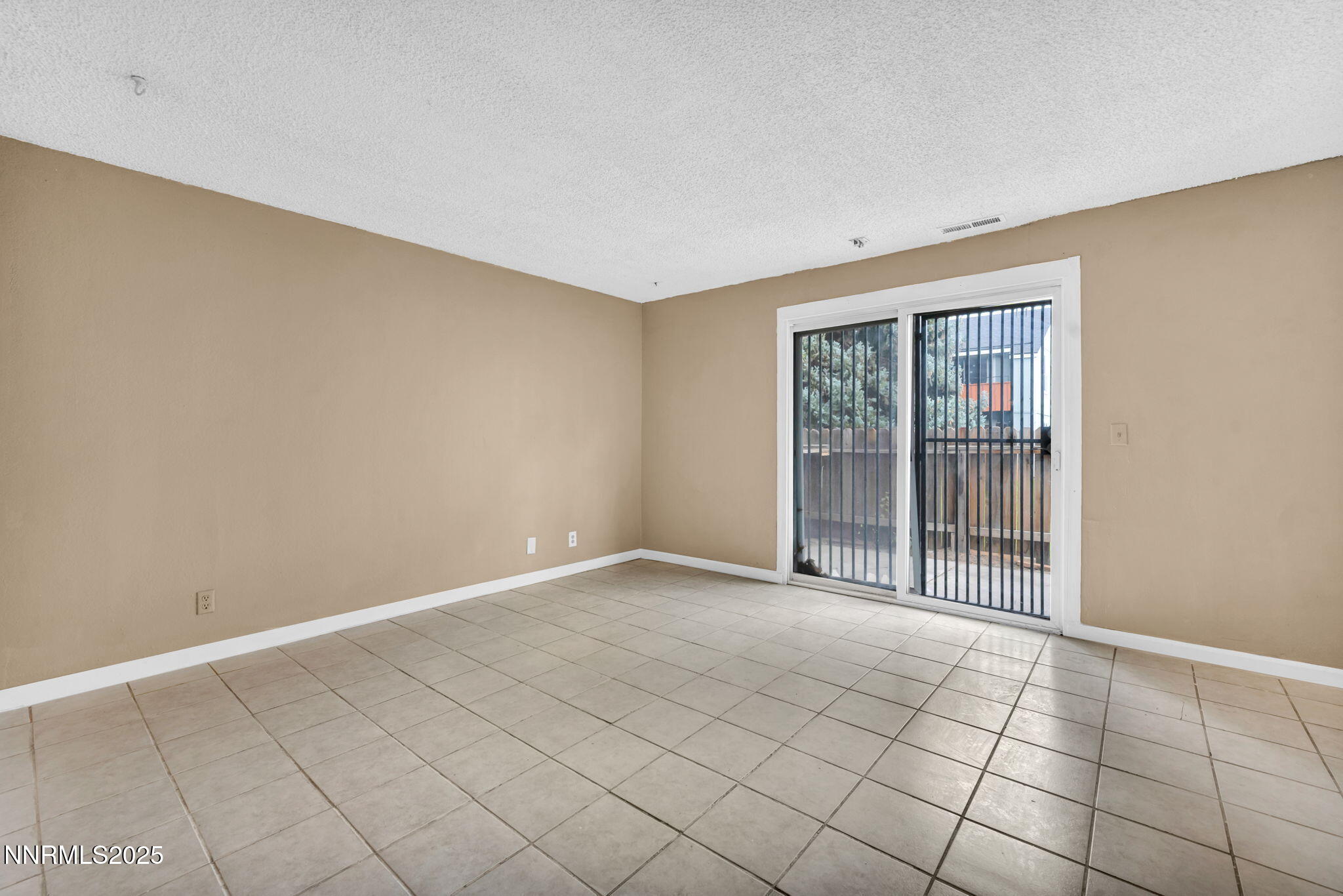 21-web-or-mls-4600-neil-rd-apt-35