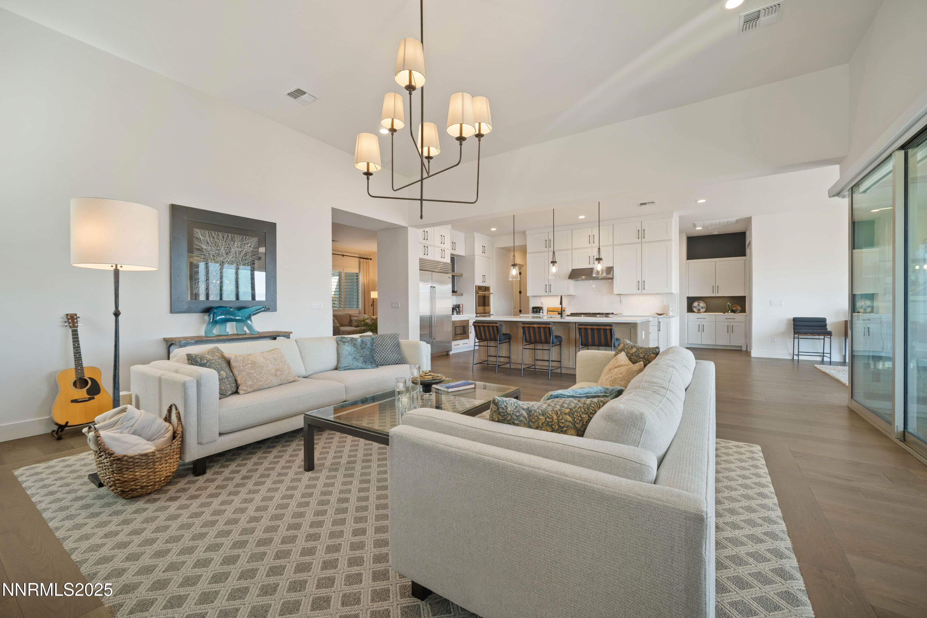 Living room kitchen1