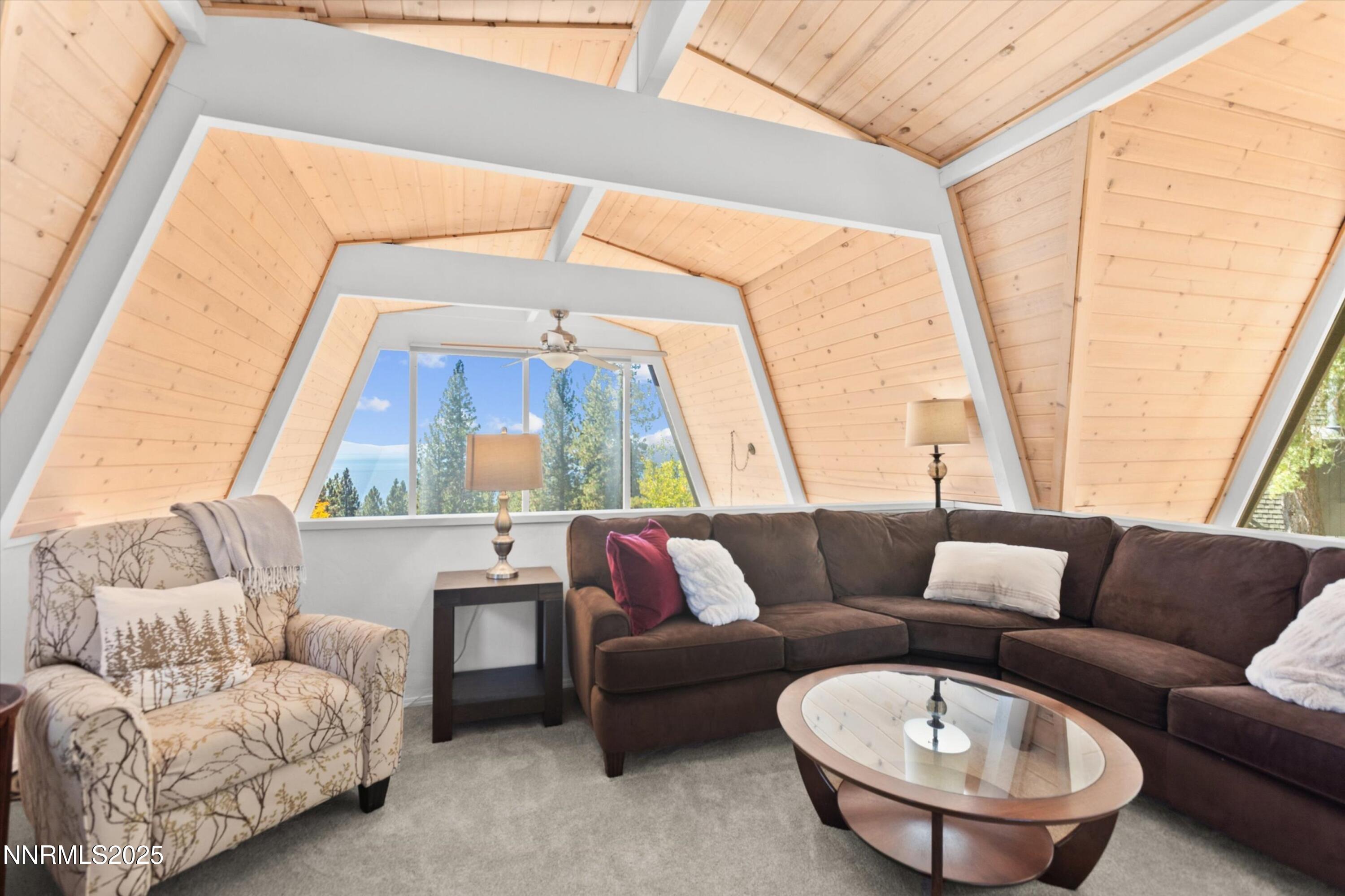 028_47-living_area_26