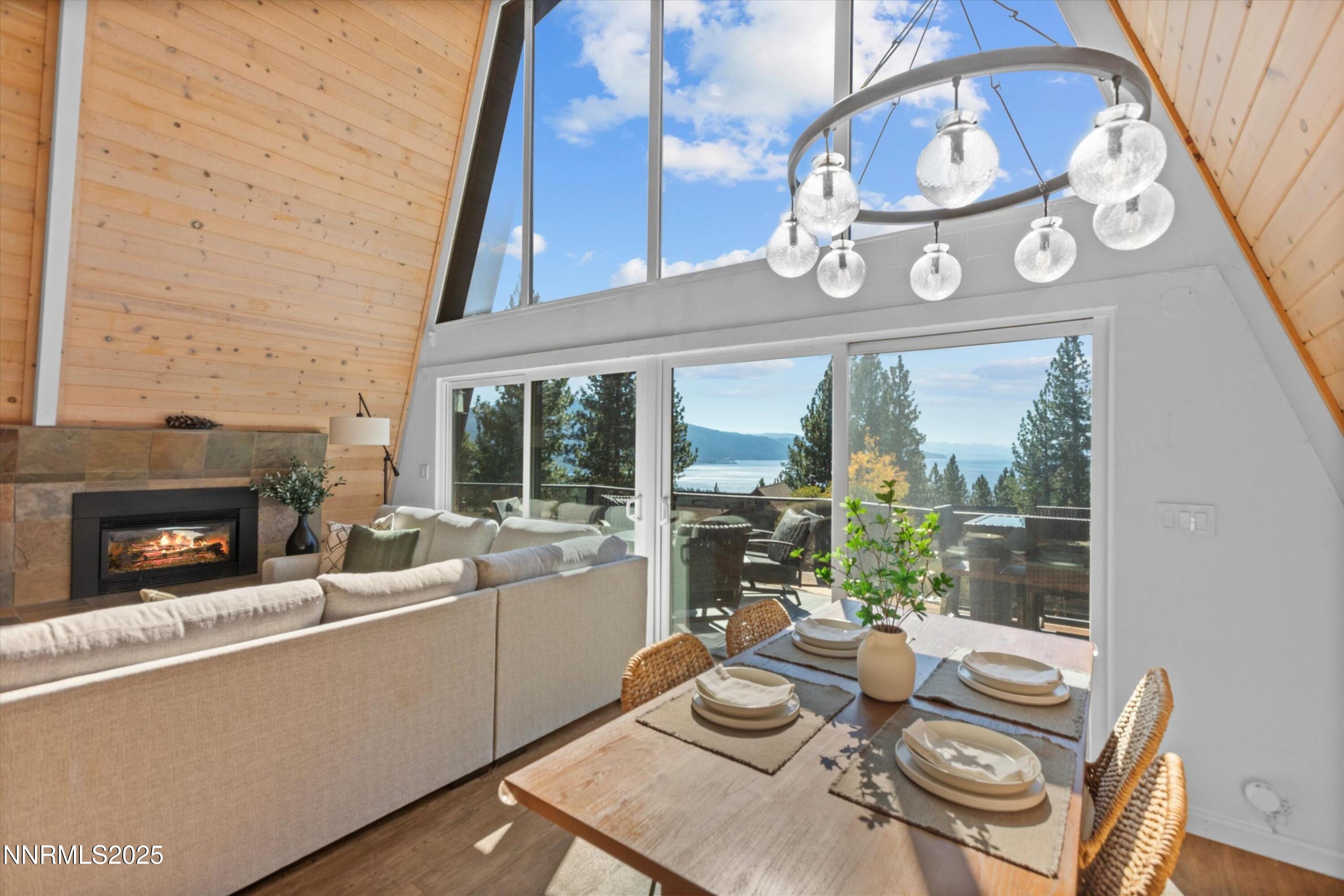 005_45-living_dining_487