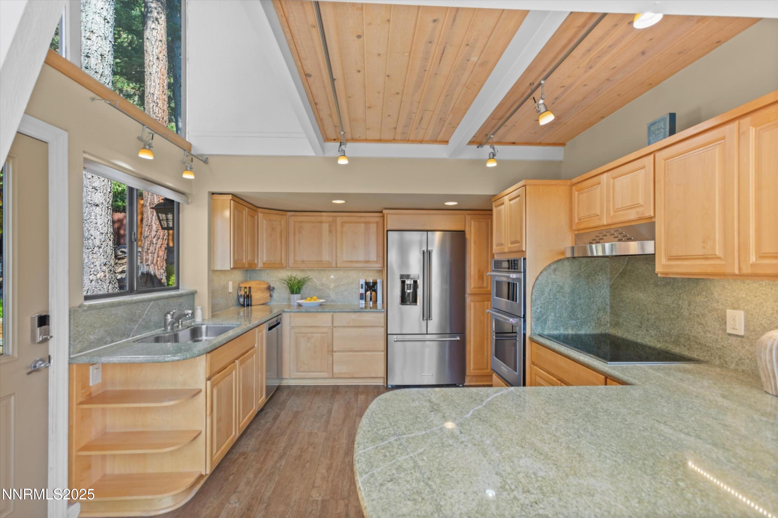 009_29-dining_to_kitchen_626