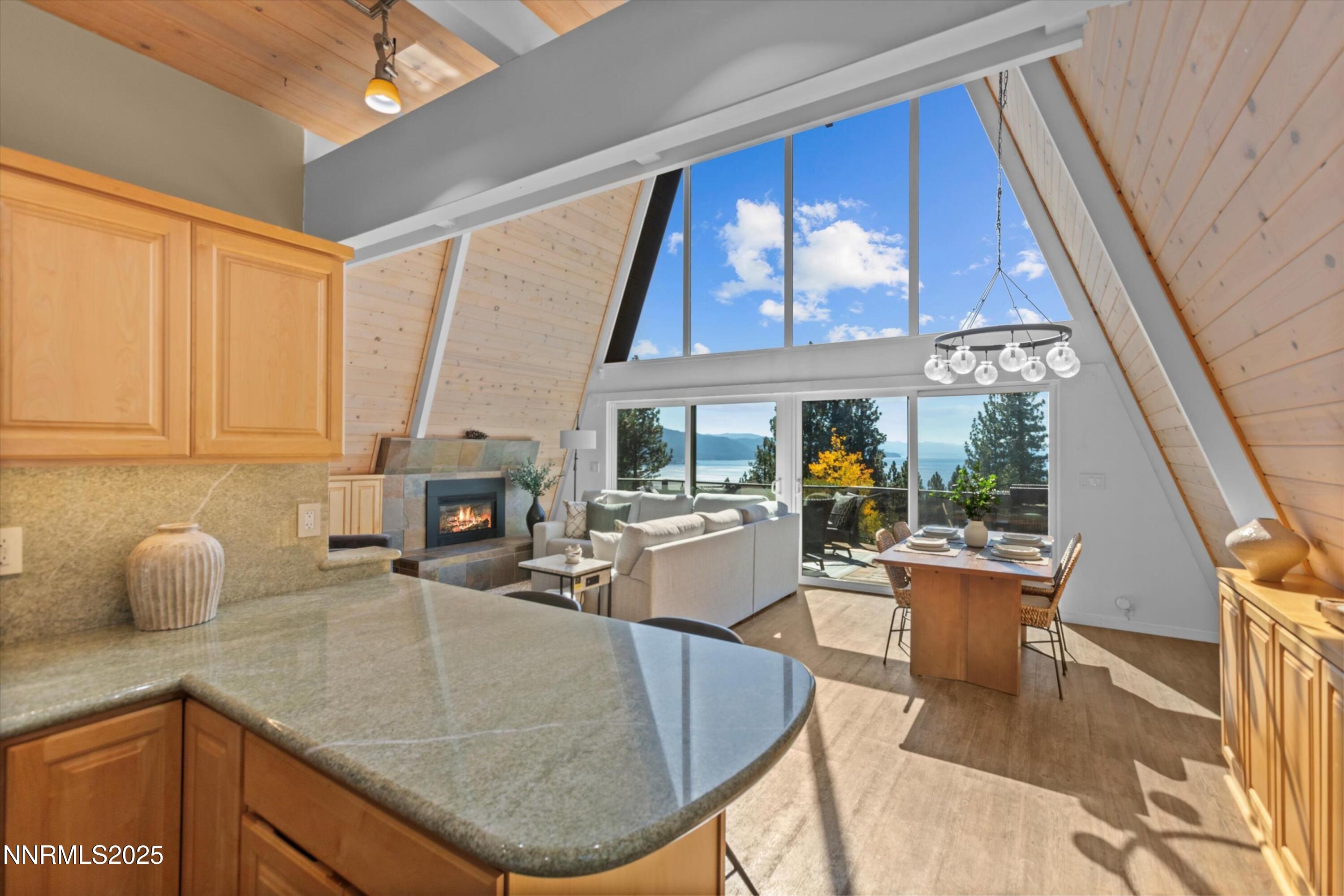 014_43-kitchen_dining_210