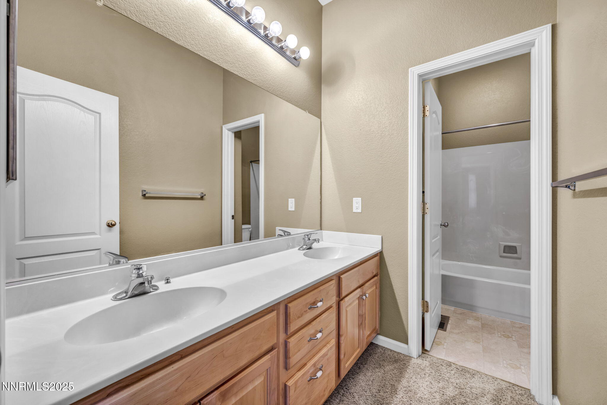 48-web-or-mls-2465-lincoln-meadows-dr
