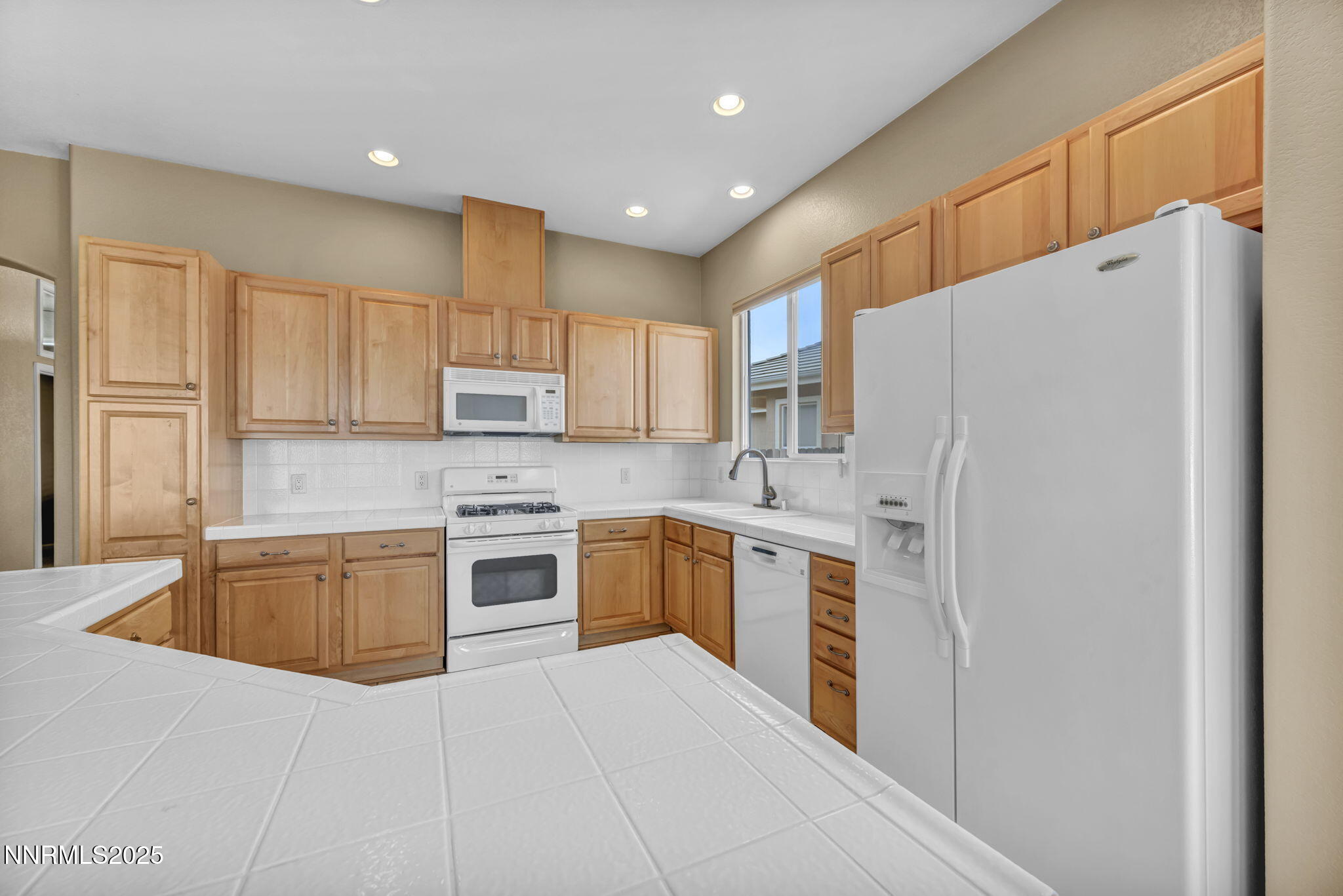 30-web-or-mls-2465-lincoln-meadows-dr