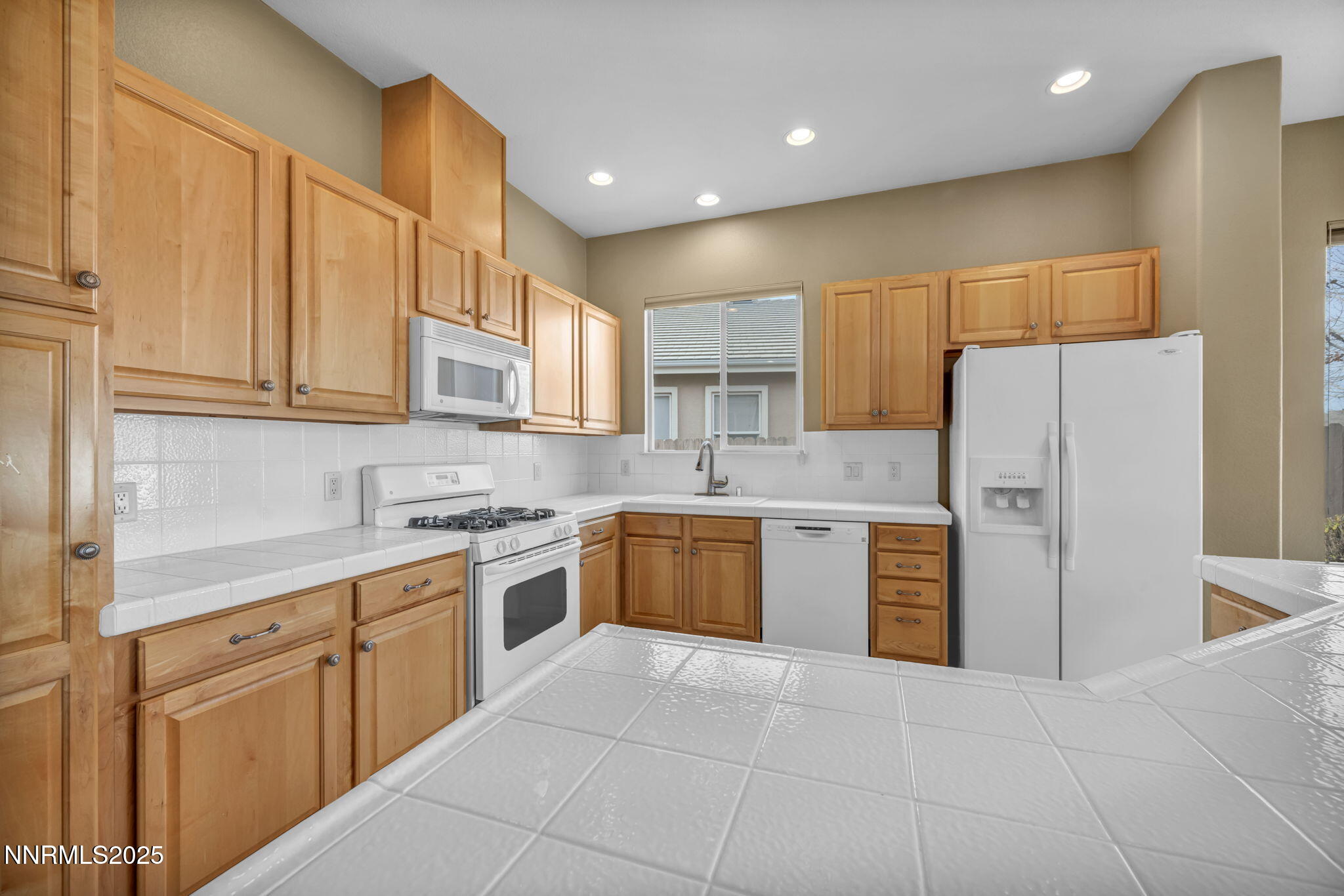 32-web-or-mls-2465-lincoln-meadows-dr