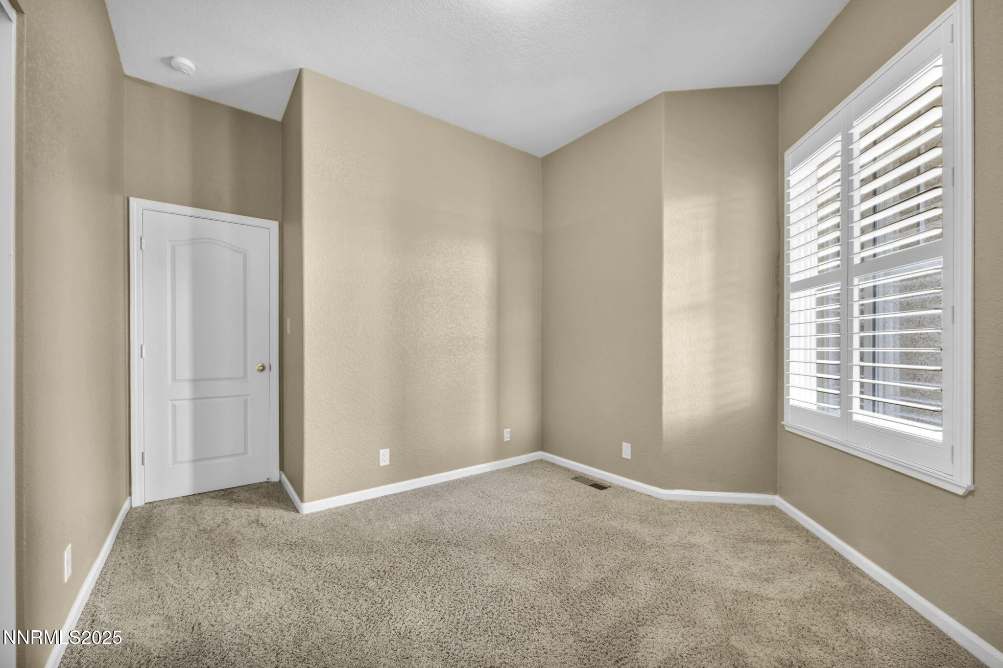 37-web-or-mls-2465-lincoln-meadows-dr