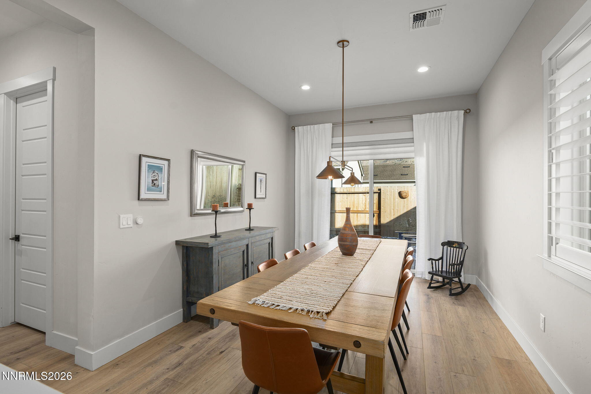 17-web-or-mls-_DSC2784dining