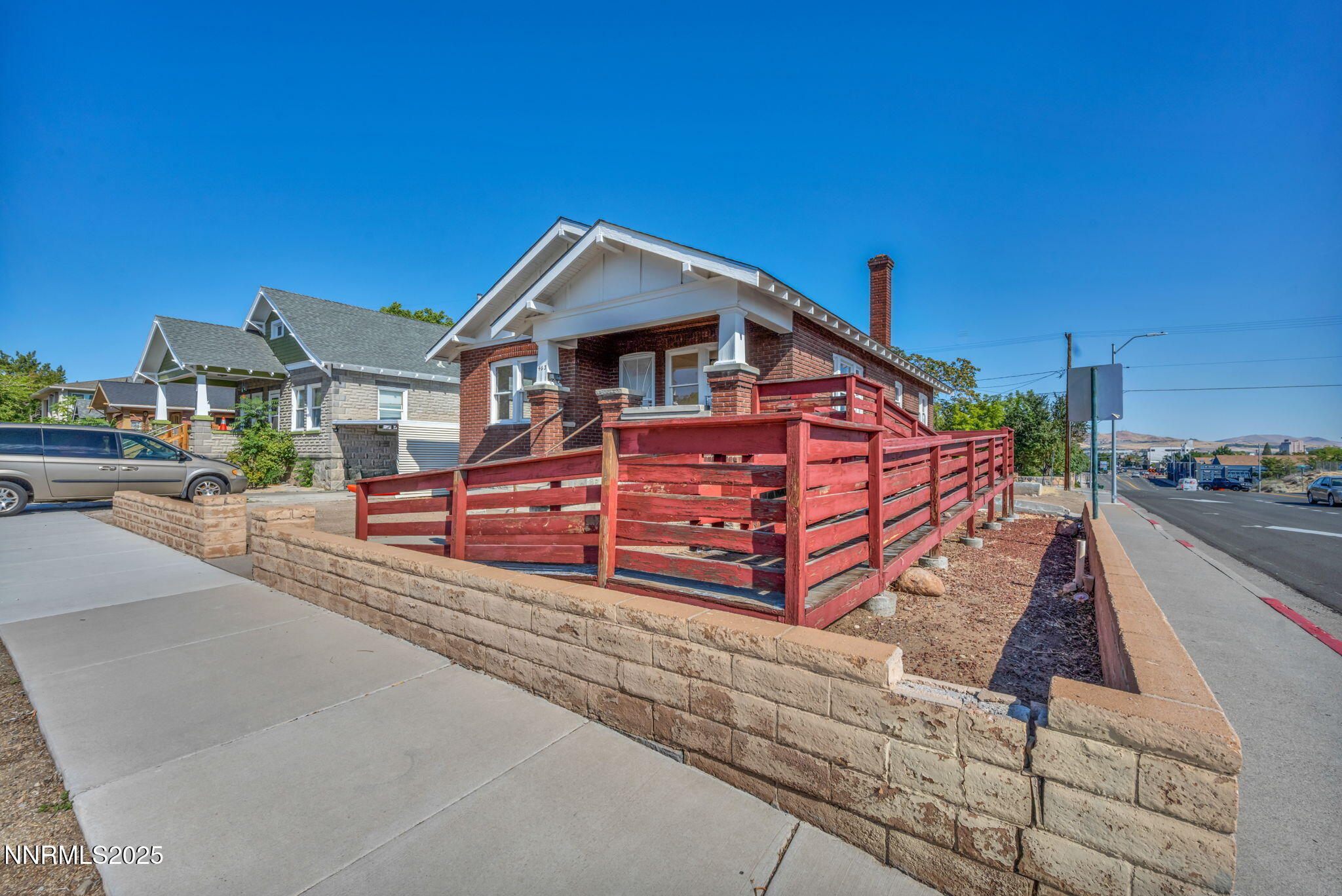 463 Moran house corner photo