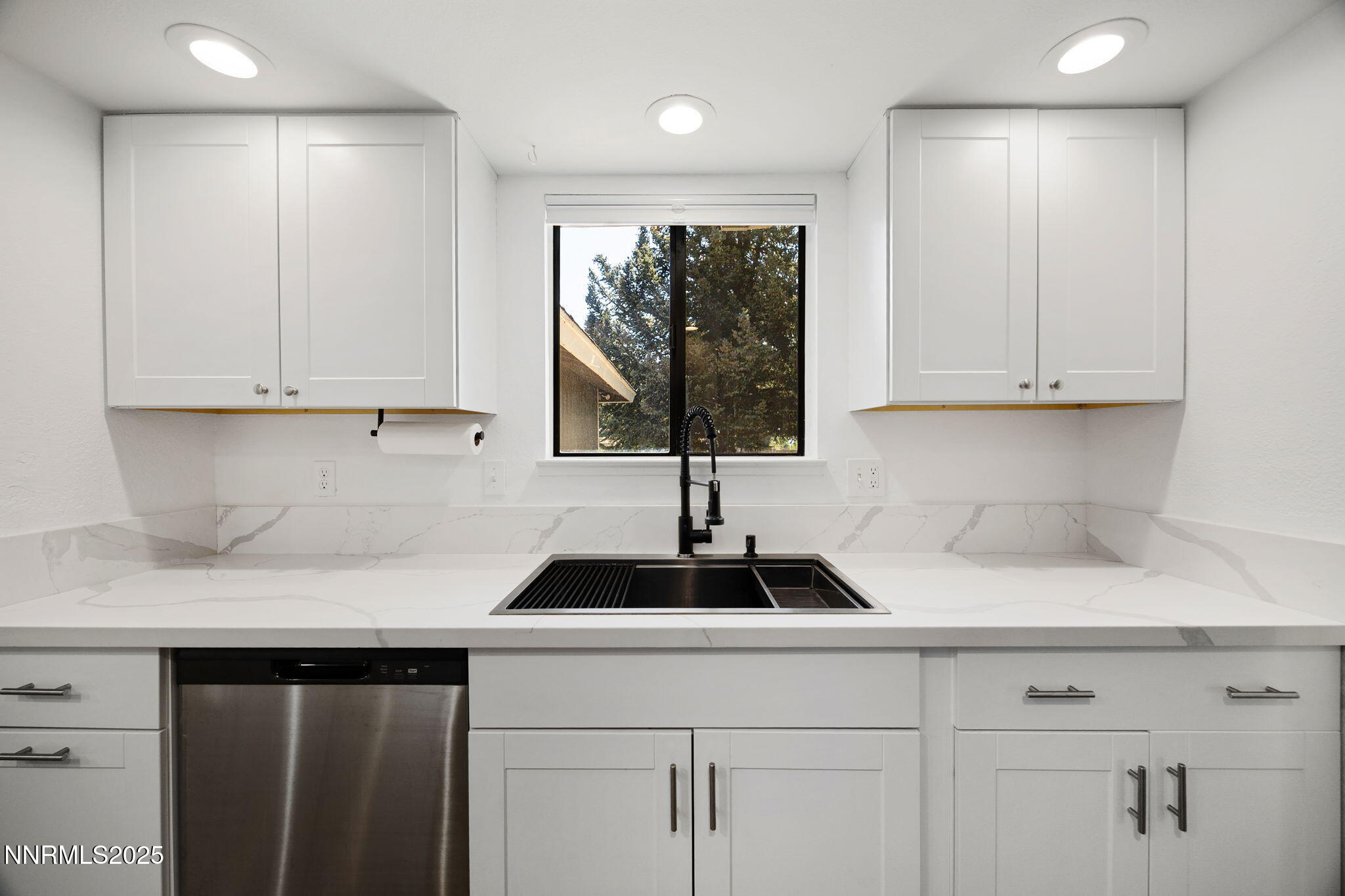 10-web-or-mls-2815 Severn-11