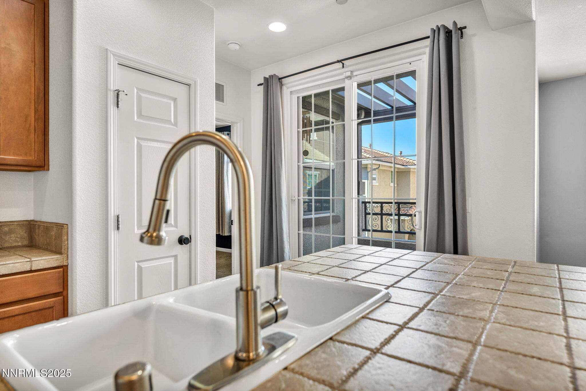 31-web-or-mls-1864-wind-ranch-rd-apt-c