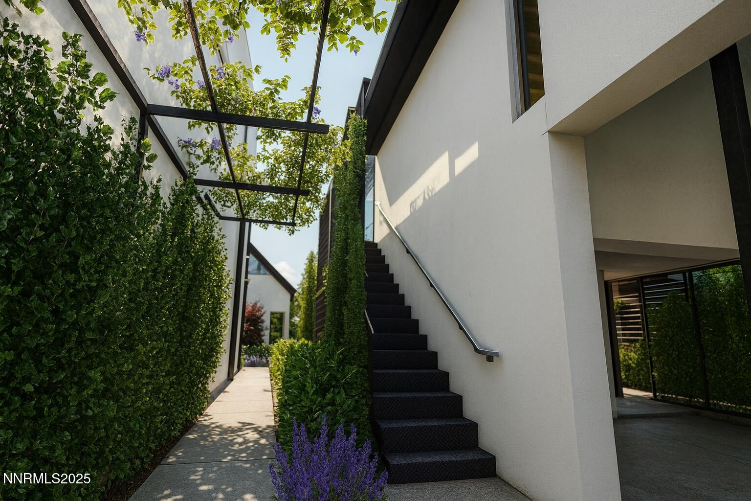 0e56c9ec-e07d-4793-b007-f4a7ed94415e