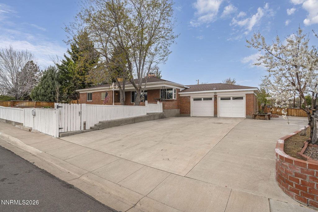 Photo of 201 Sunnyside Drive, Reno, NV 89503 (MLS # 260003581)