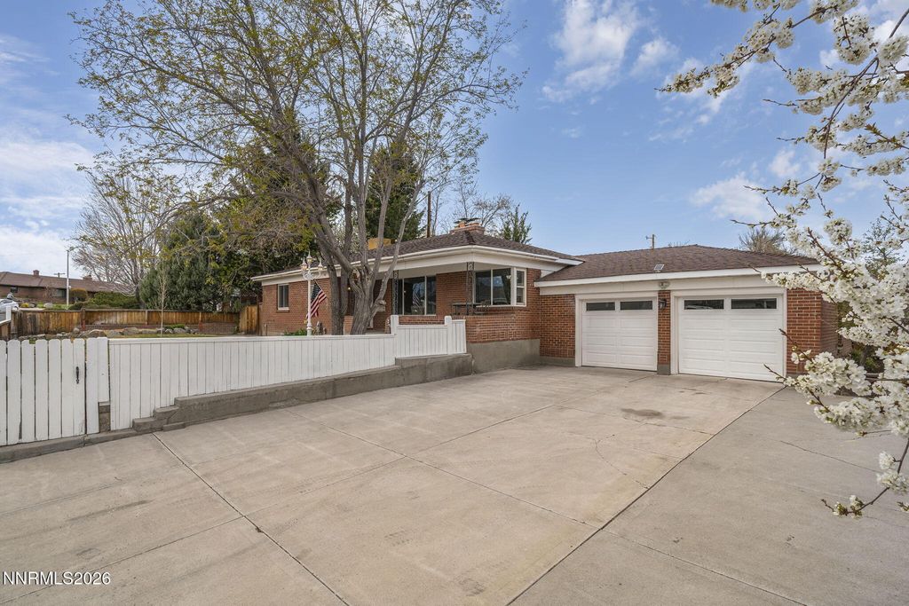 Photo of 201 Sunnyside Drive, Reno, NV 89503 (MLS # 260003581)