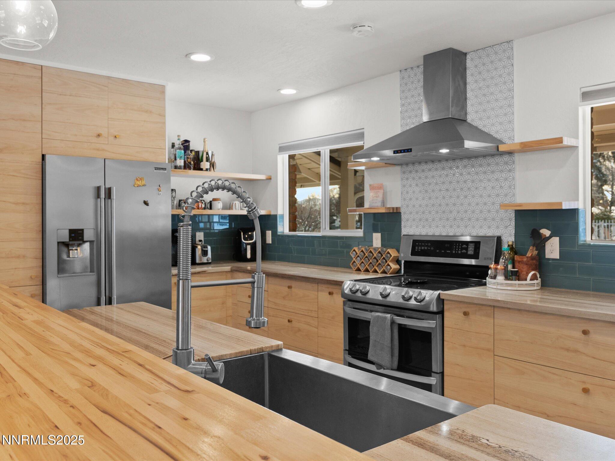 09-301 Hillcrest Dr-108