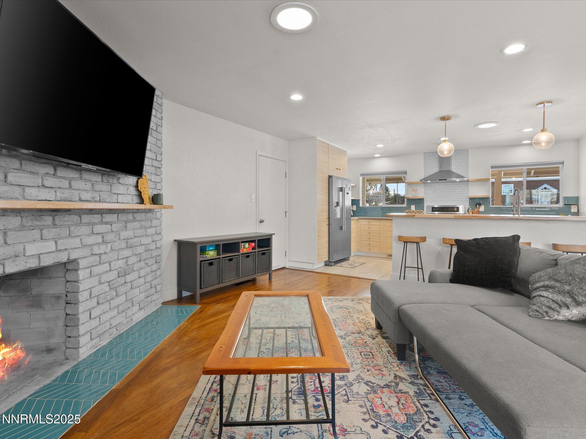 21-301 Hillcrest Dr-120