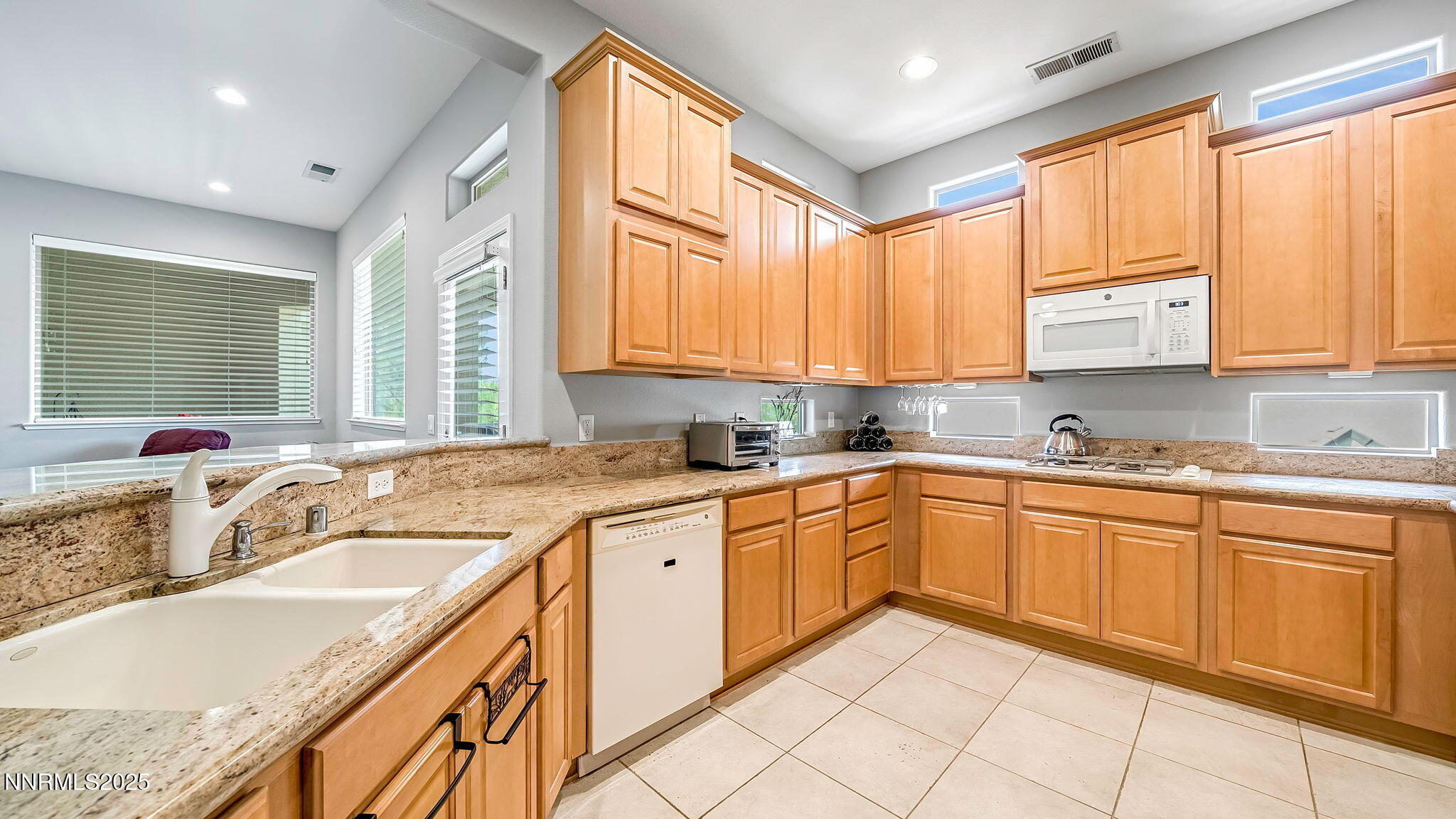 16-DSC00769_70_71_73-Edit