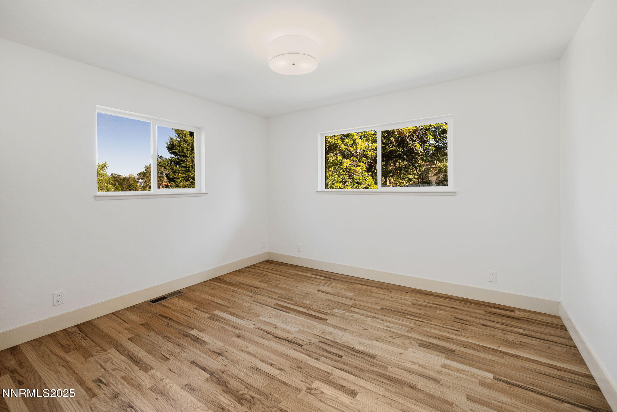 23-web-or-mls-50 Moore-25