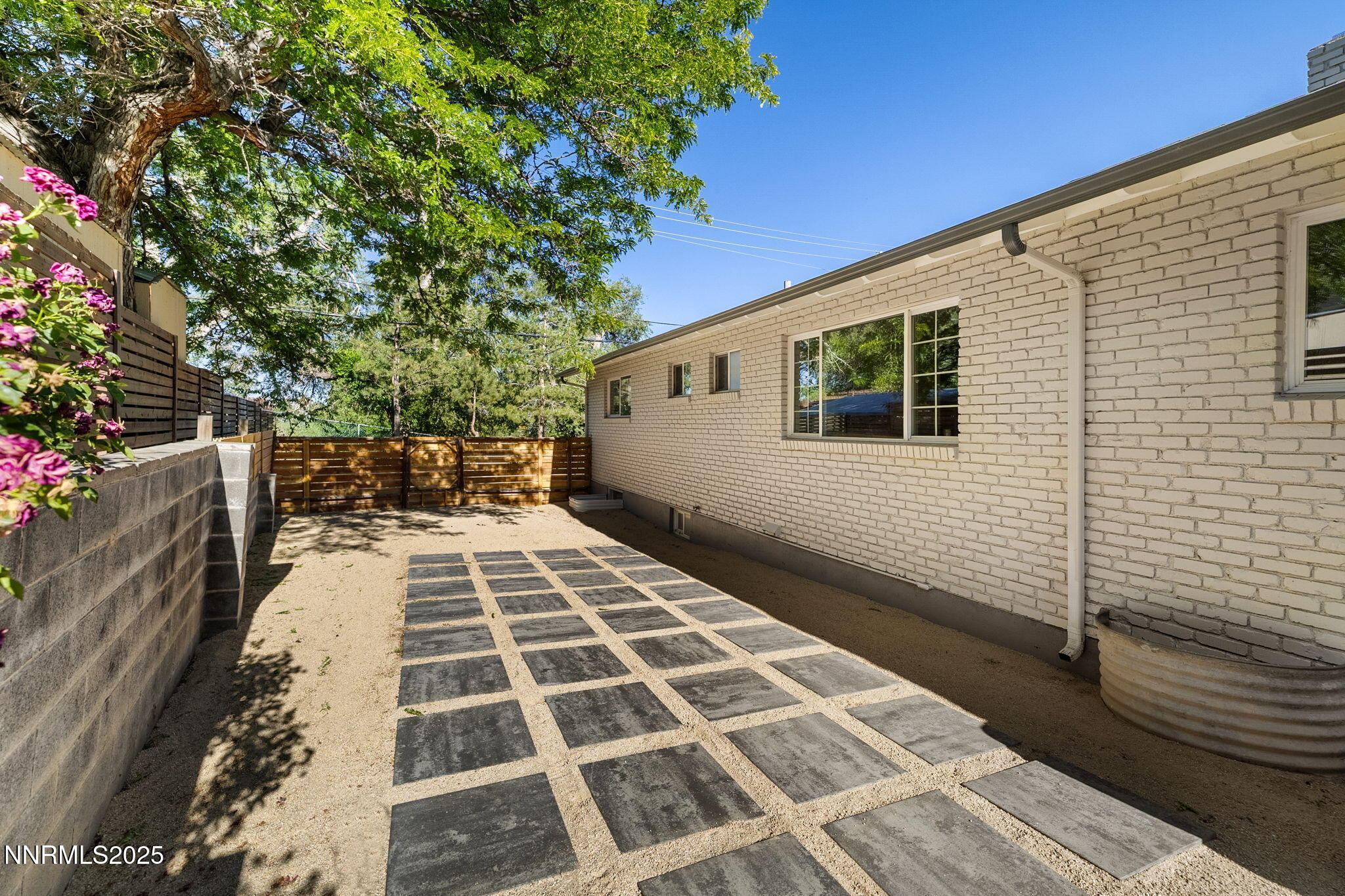 9-web-or-mls-50 Moore-10