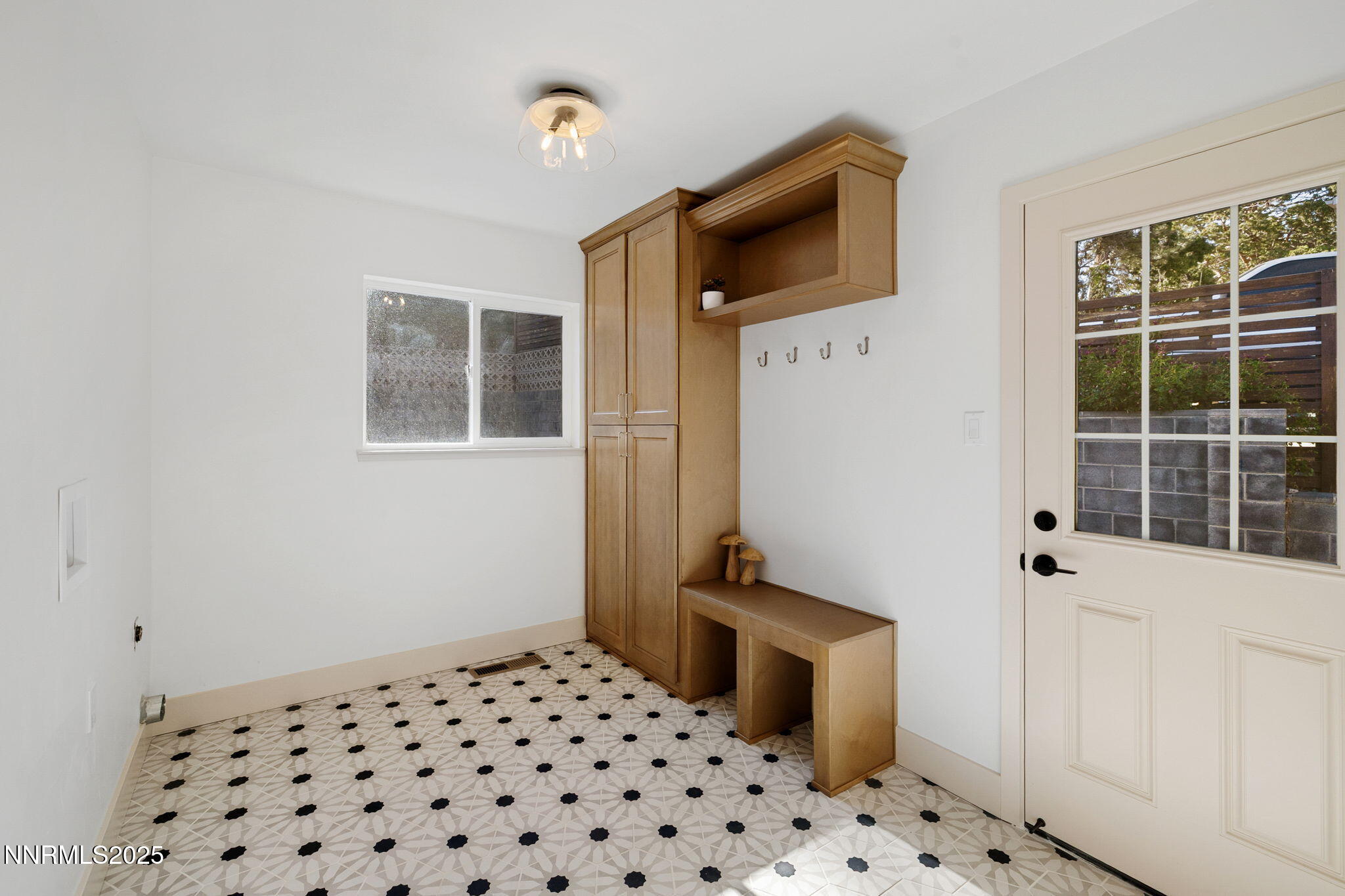 19-web-or-mls-50 Moore-20