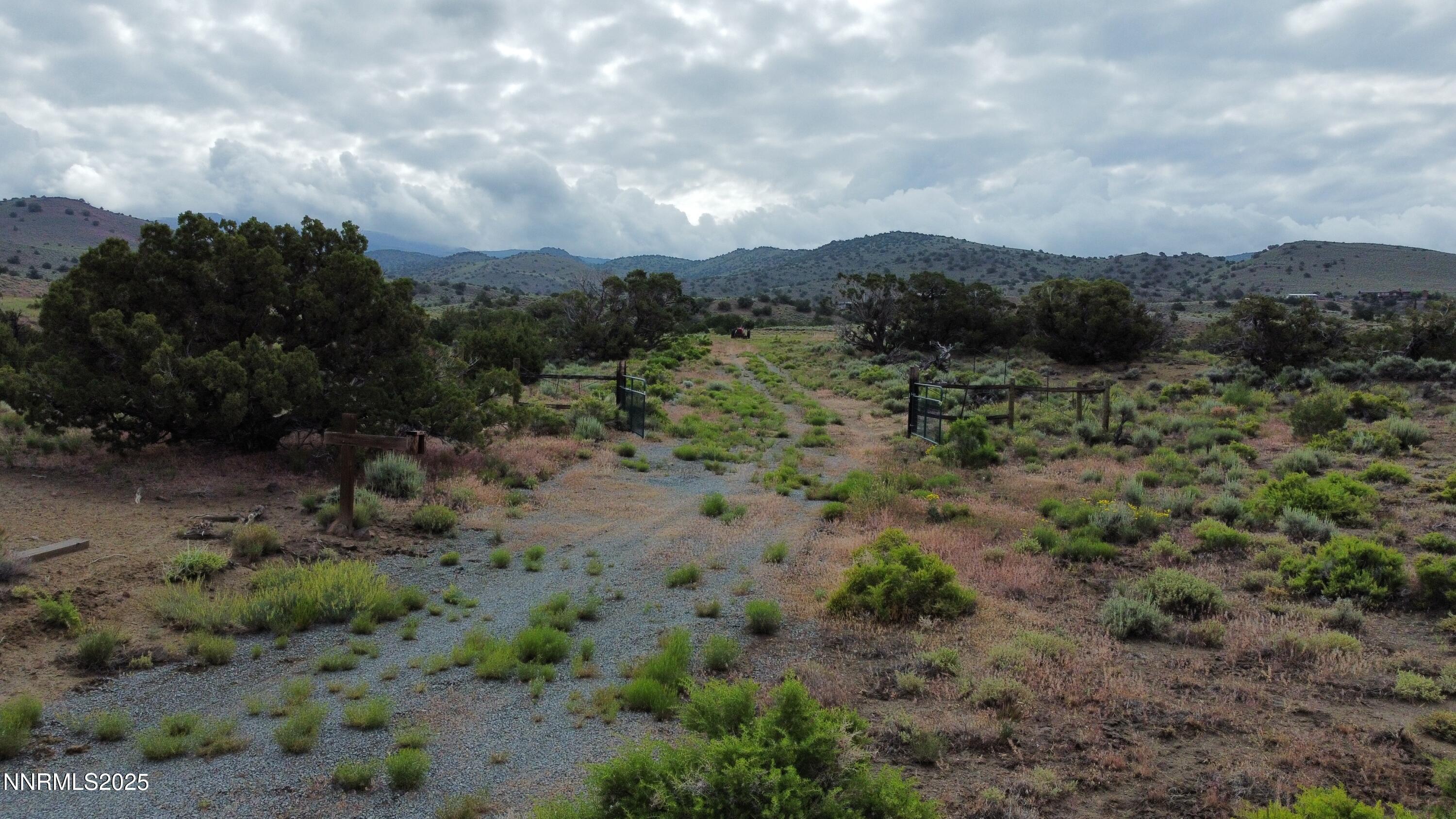 800 Hidden Canyon - gate going into prop