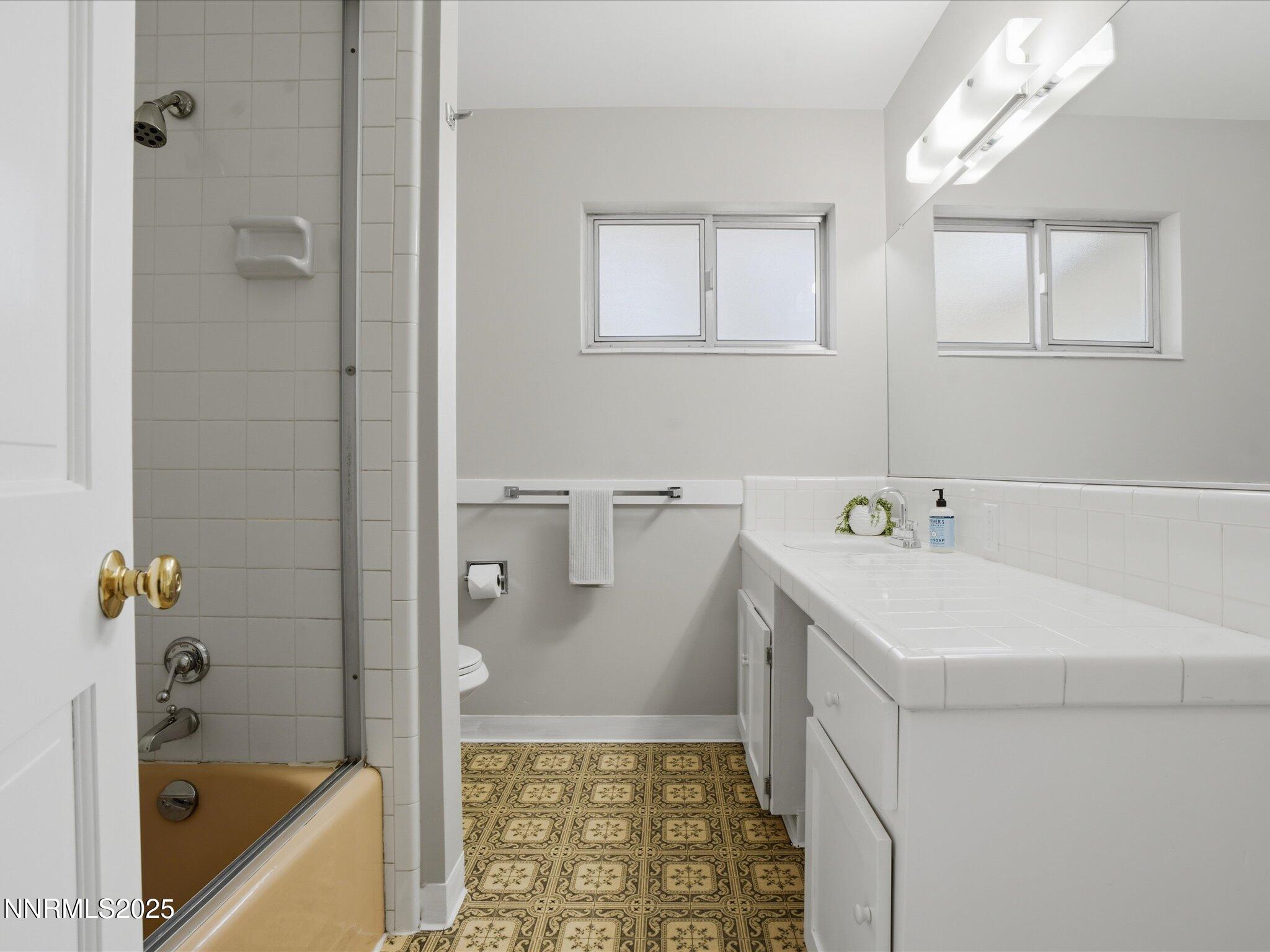 37-960 W 12th St-136