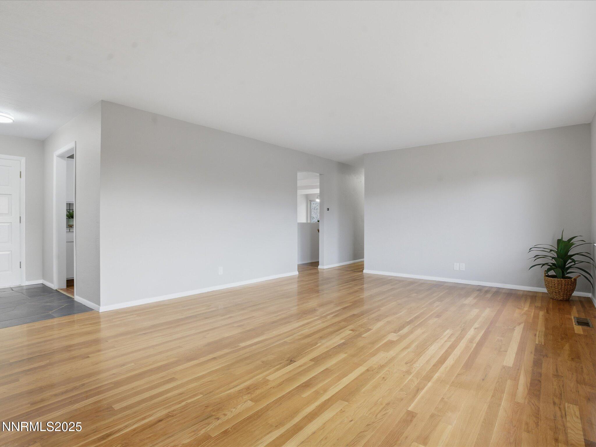 21-960 W 12th St-120