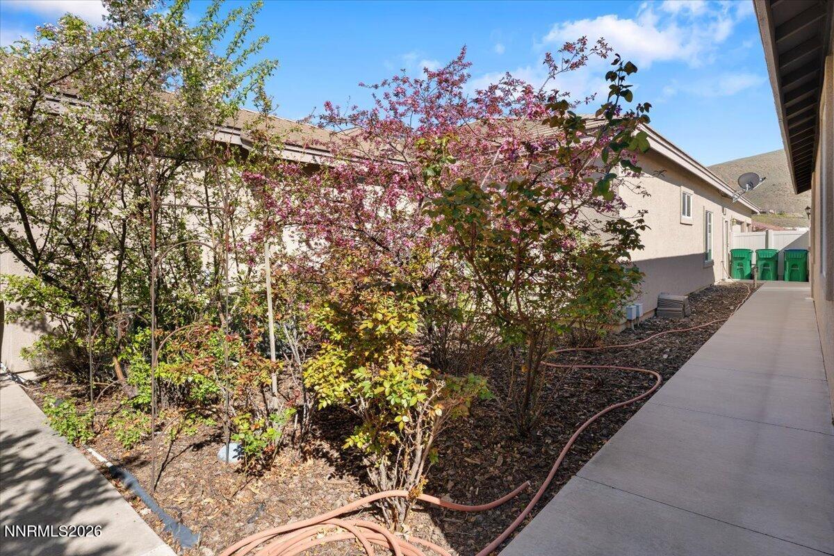 Sparks, Nevada, 89441, United States, 5 Bedrooms Bedrooms, ,4 BathroomsBathrooms,Residential,Active,2035694